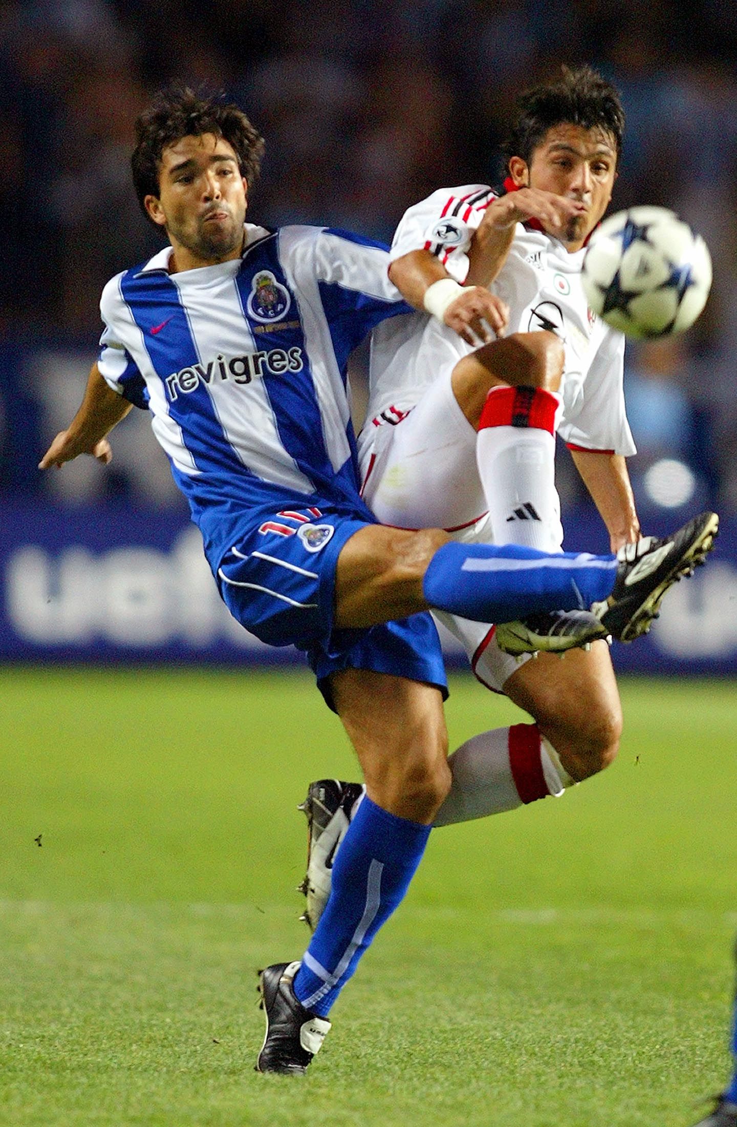 Deco in action for FC Porto.
