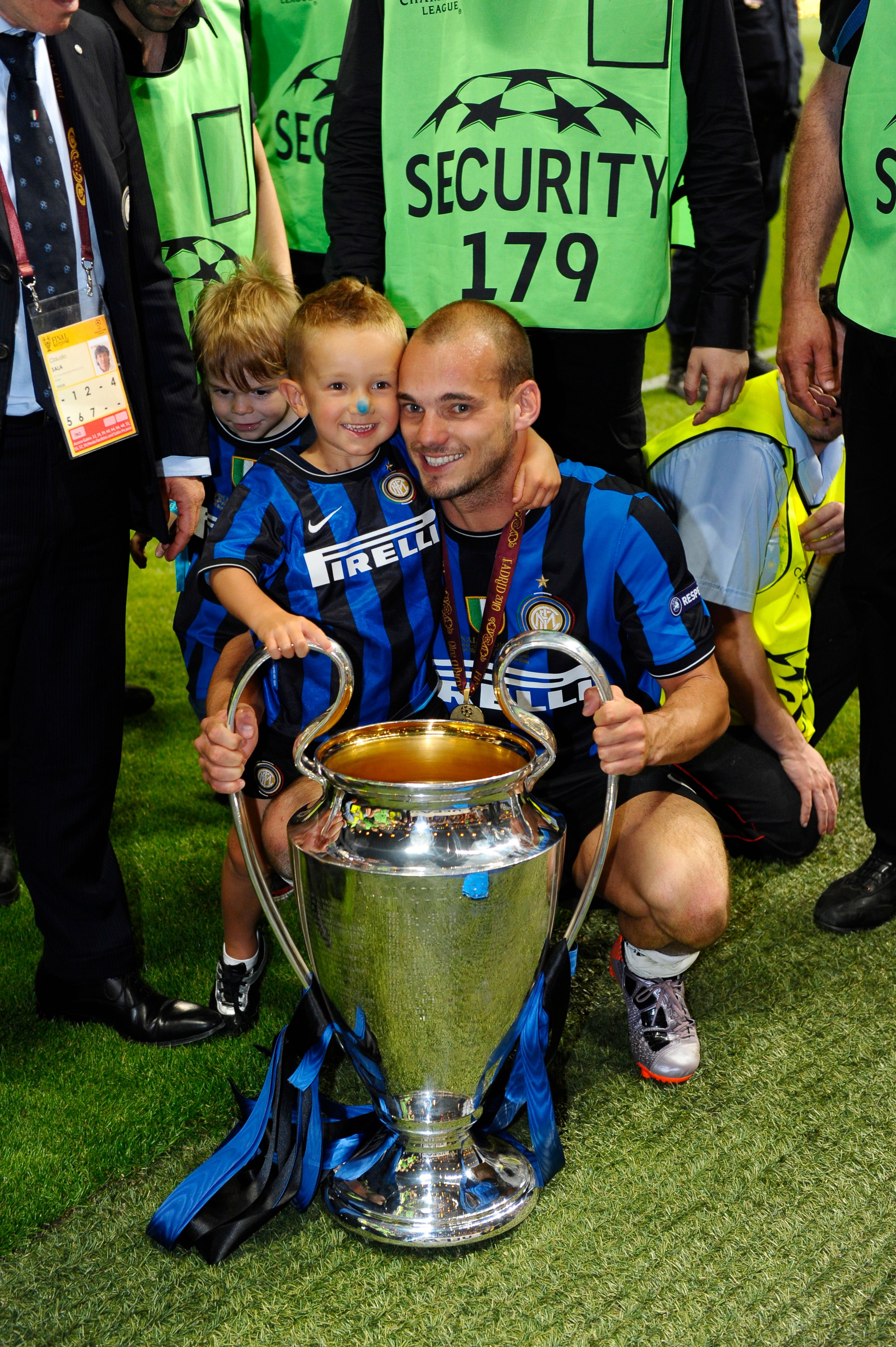 Sneijder wins the Champions League.