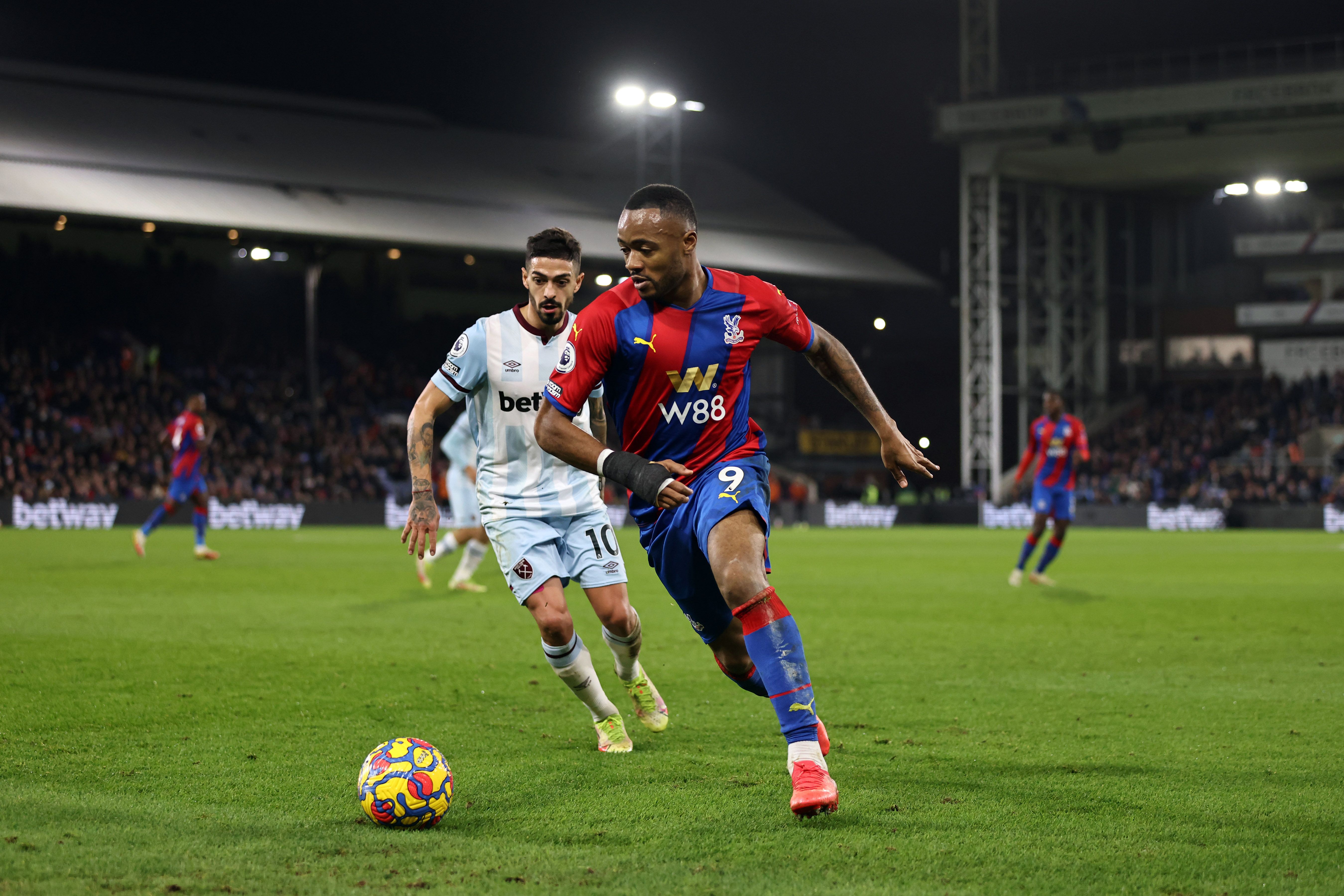 Jordan Ayew of Crystal Palace in action with Manuel Lanzini of West Ham United