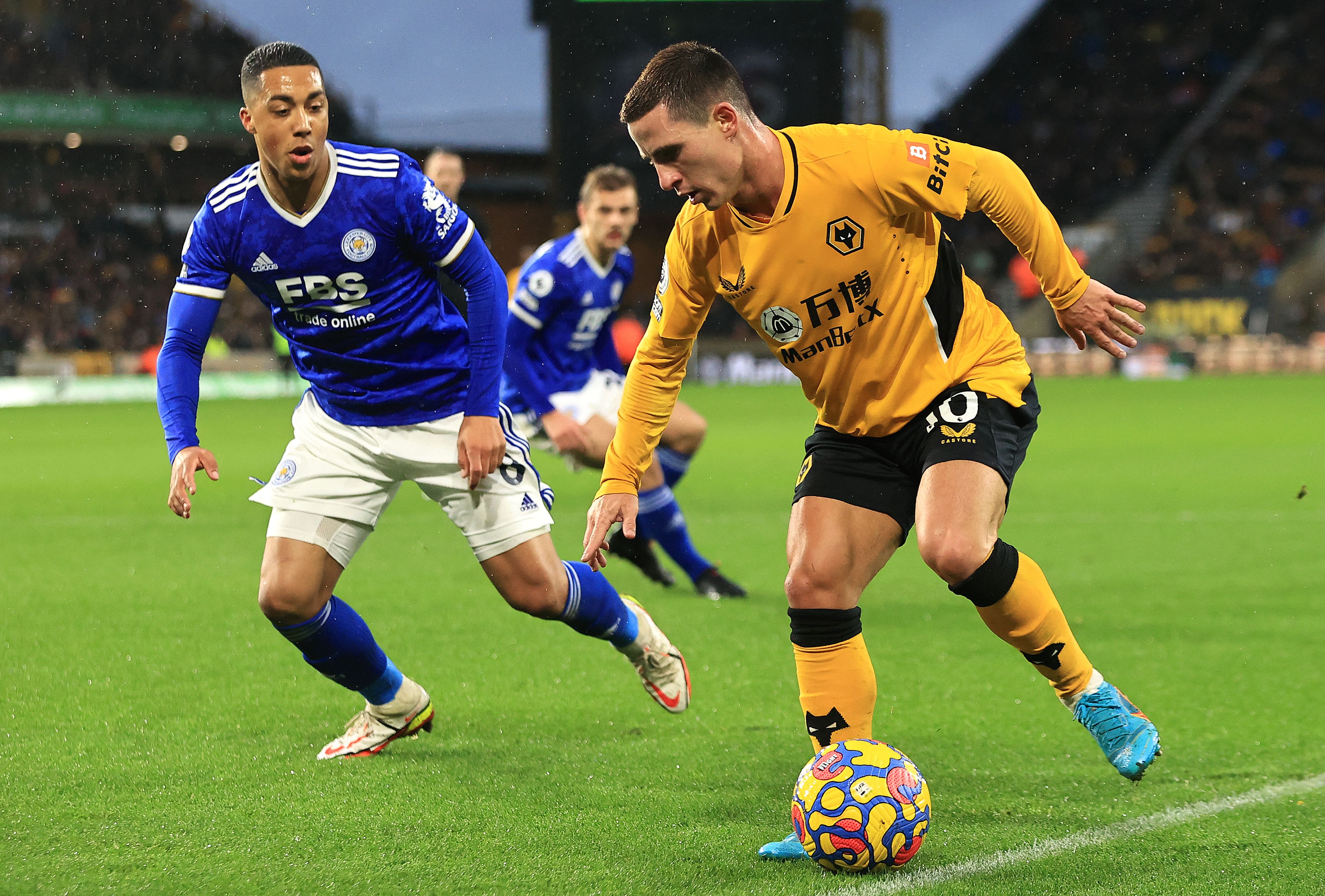 Daniel Podence of Wolverhampton Wanderers controls the ball watched by Youri Tielemans 