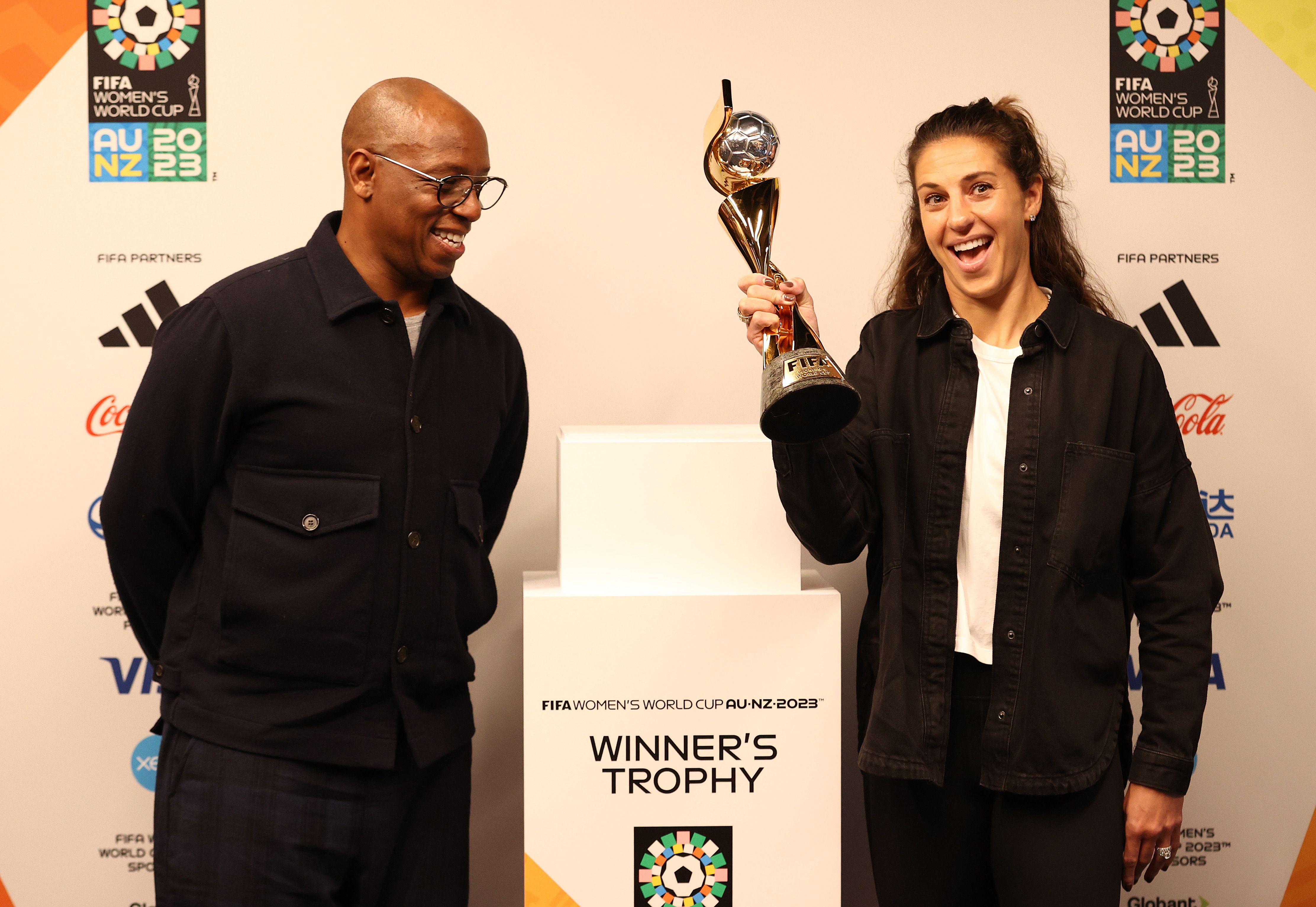 Ian Wright and Carli Lloyd with the Women's World Cup trophy