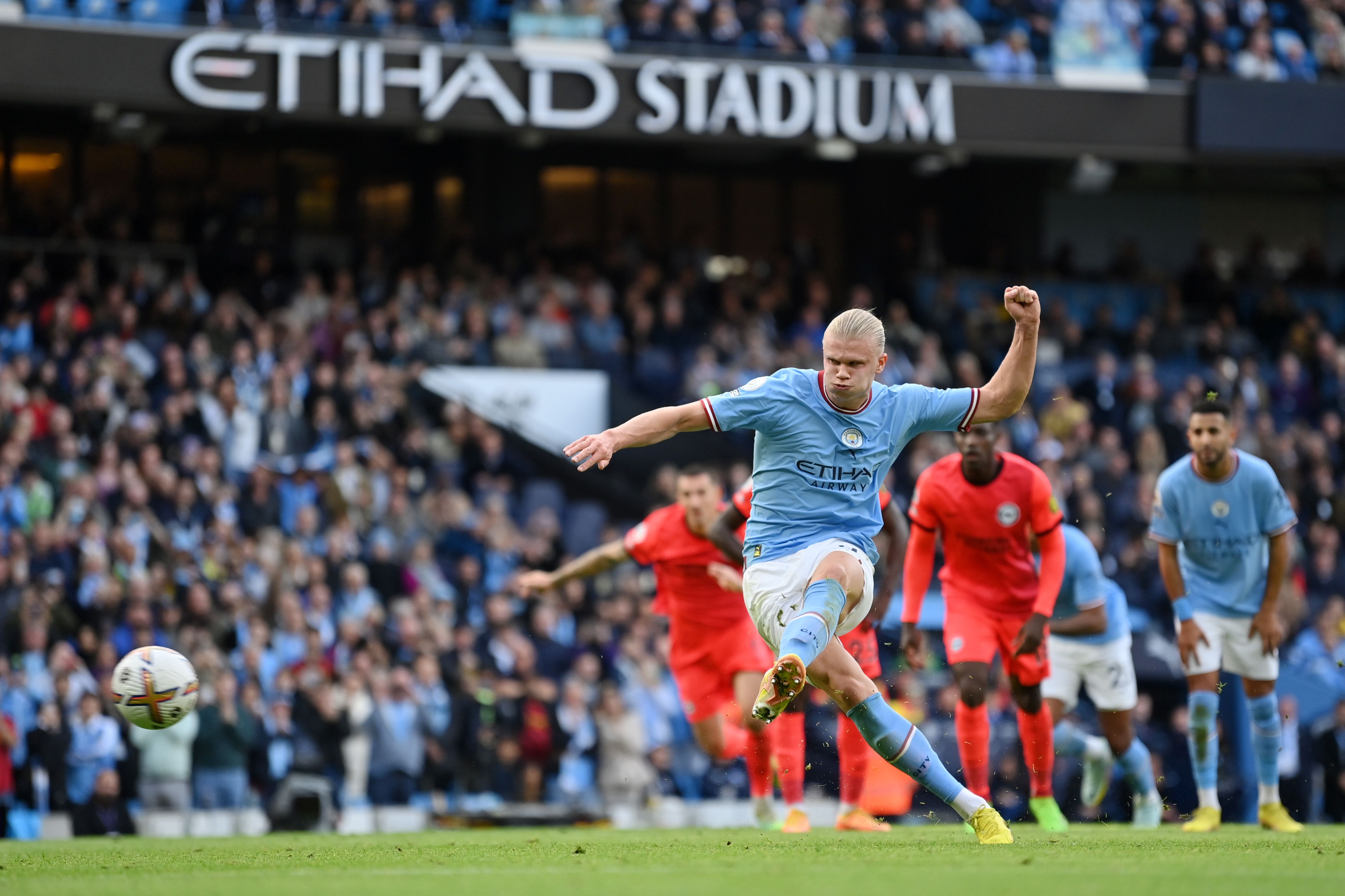 Man City's Erling Haaland Showed Insane Strength After Ederson's Pass V ...