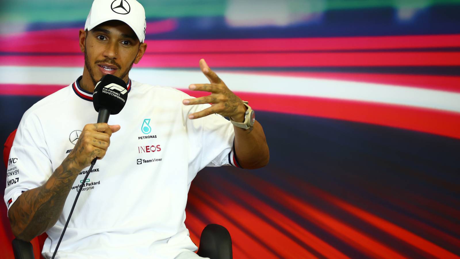F1: Lewis Hamilton gives clear update on future amid contract speculation