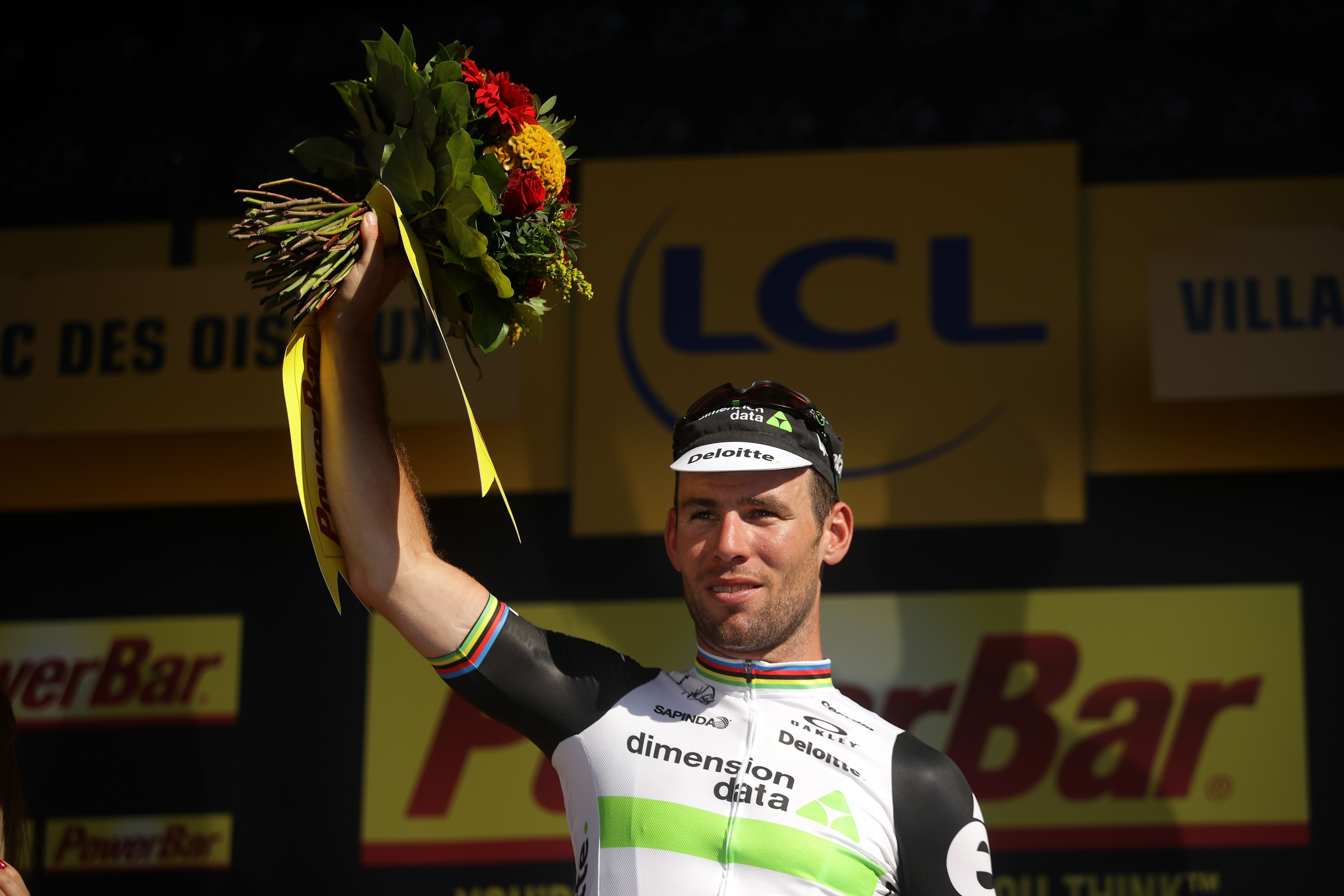 Mark Cavendish wins Tour de France stage 14