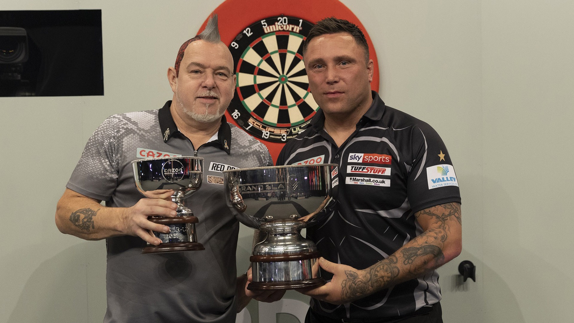 Peter Wright and Gerwyn Price with their tophies form the Grand Slam of Darts 2021 competiton 
