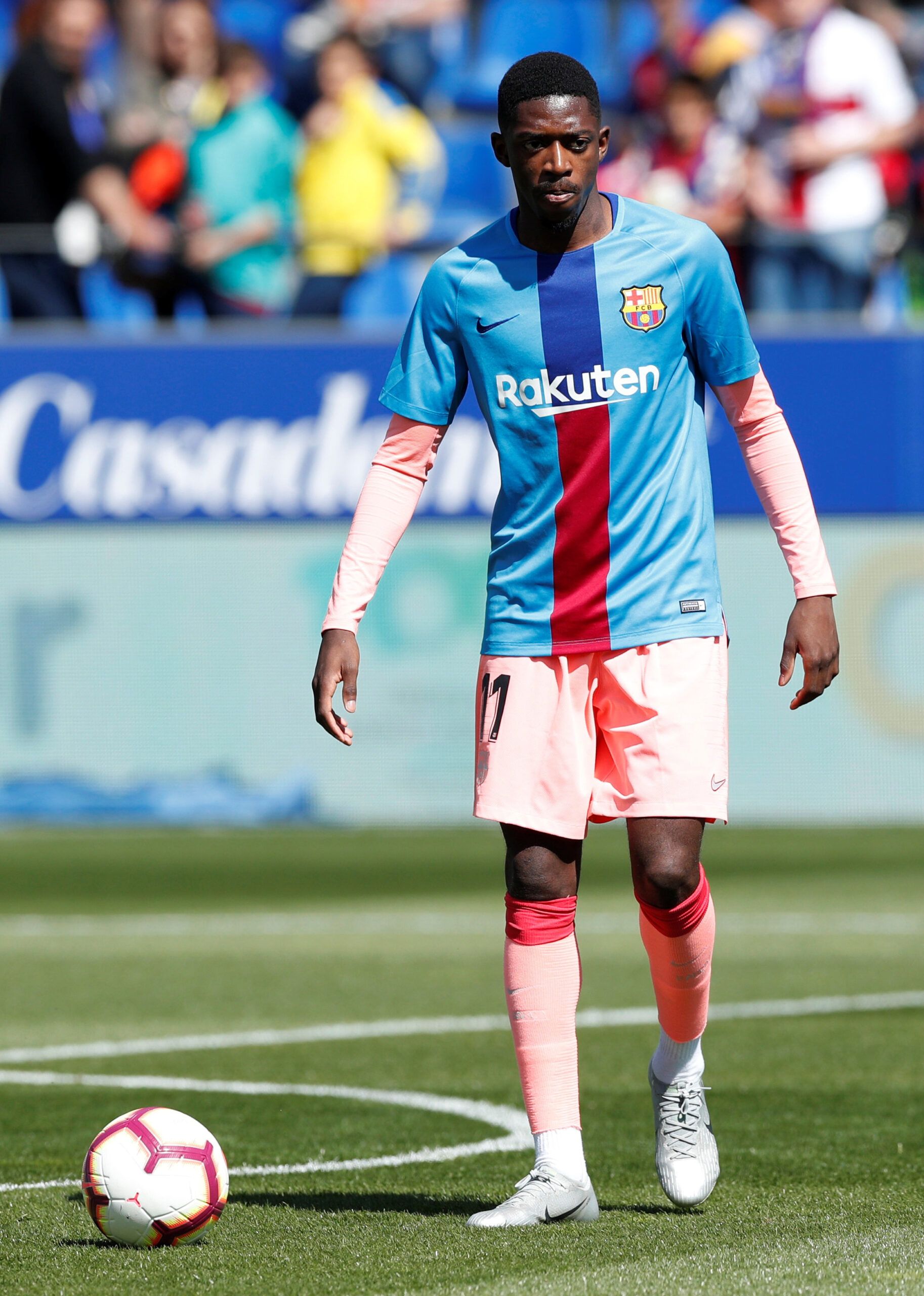 Dembele warms up for Barcelona.