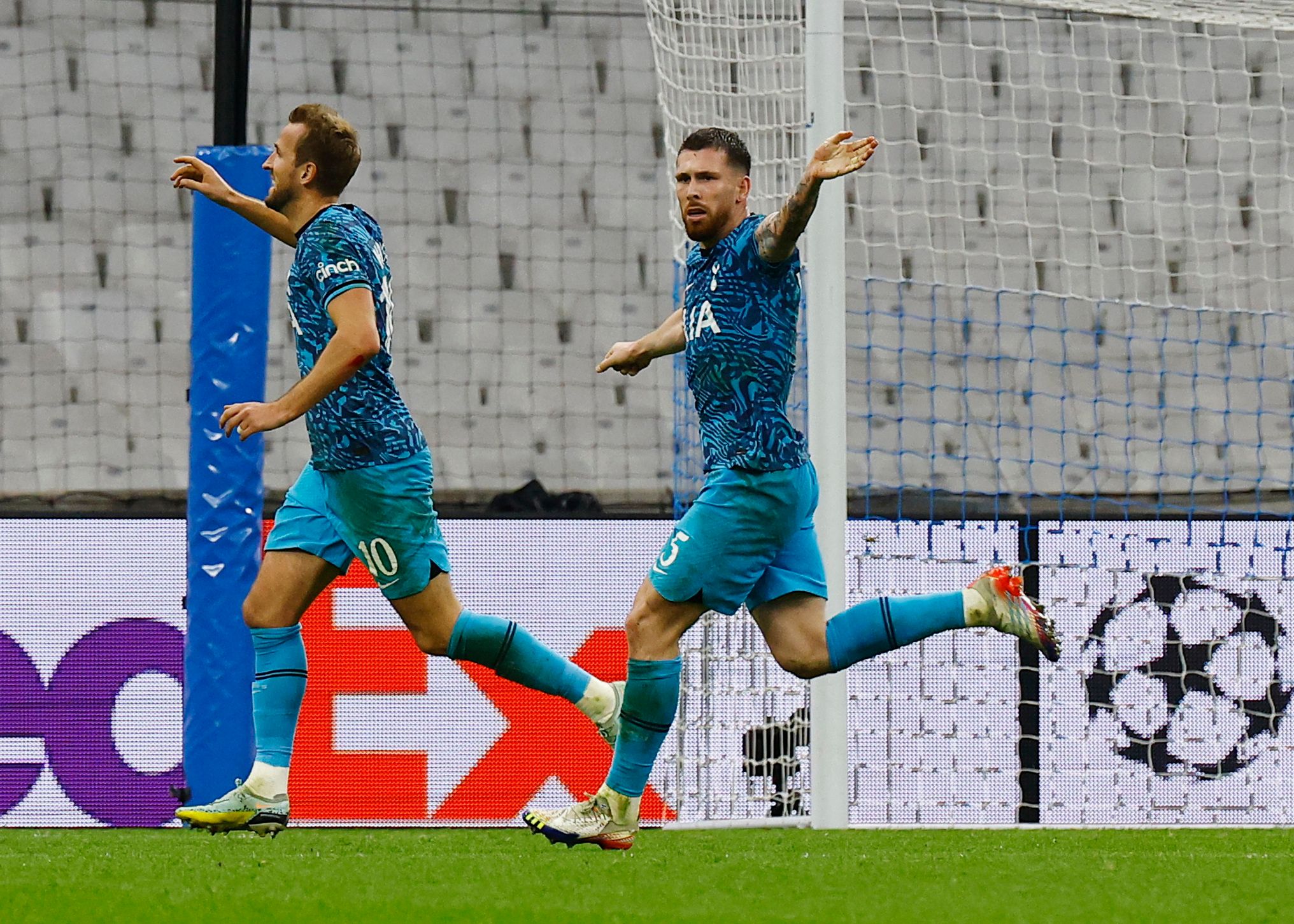 Tottenham celebrate their late winner at Marseille.