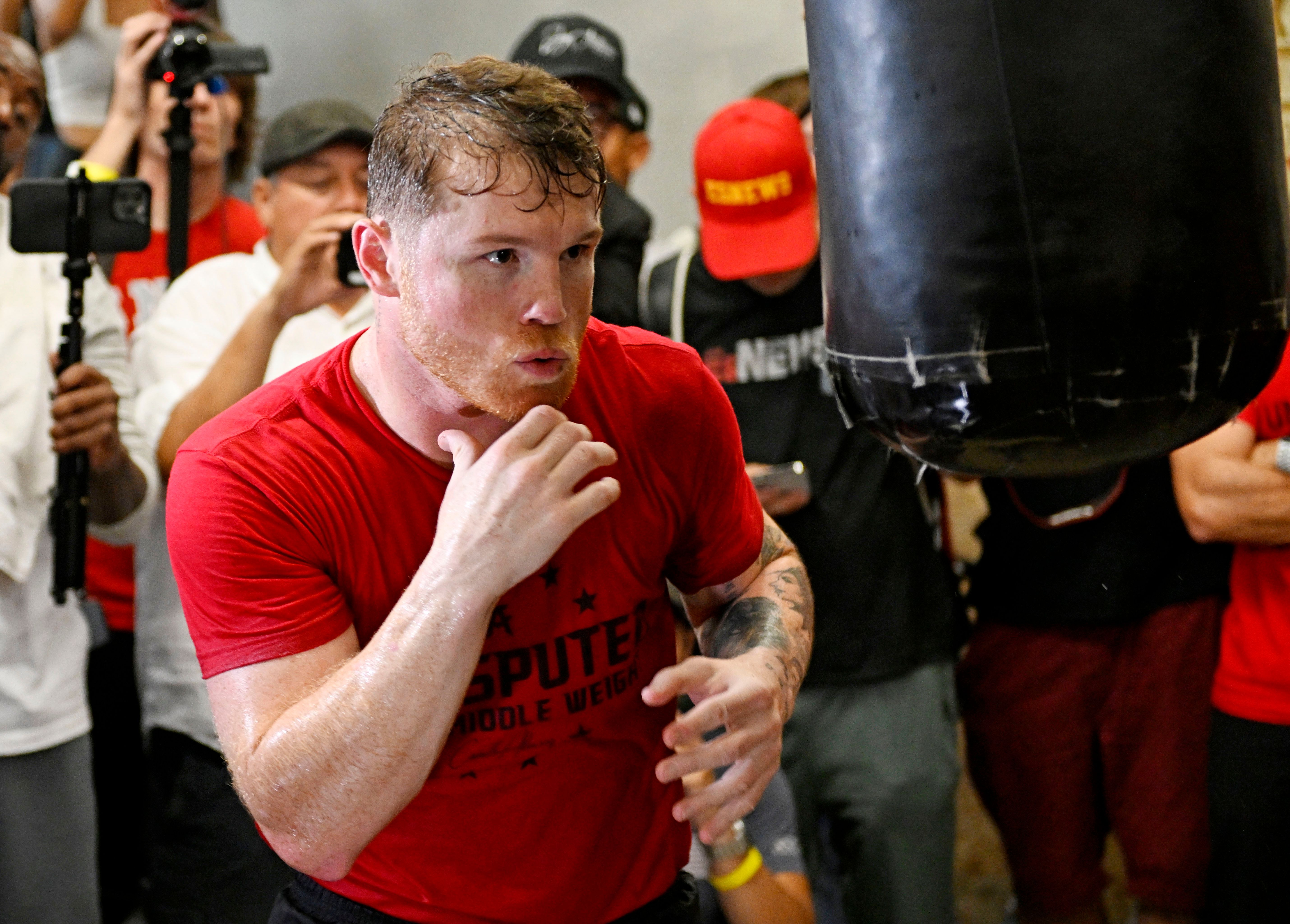 Canelo Alvarez is angry with Lionel Messi