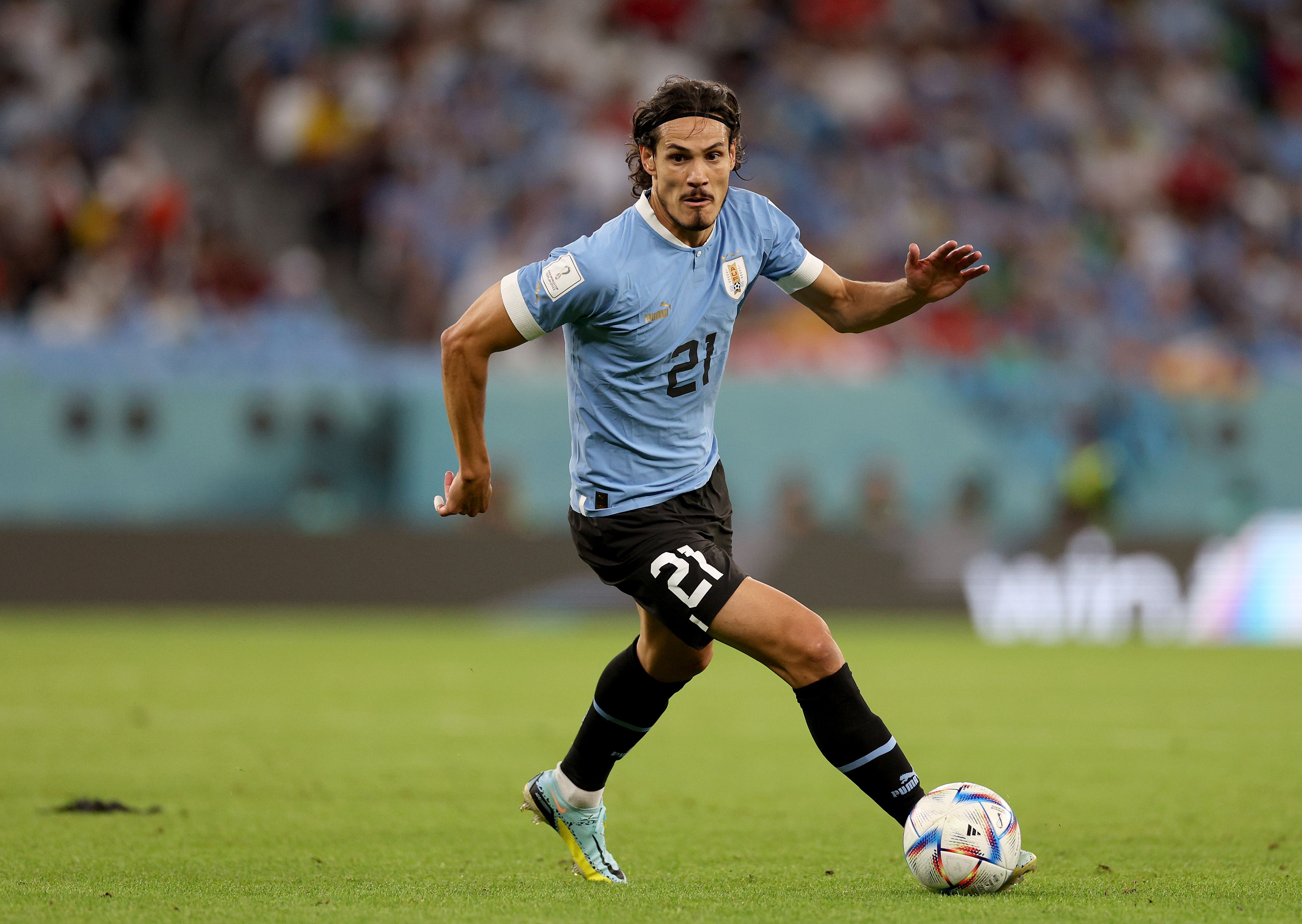 Edinson Cavani #21 of Uruguay takes the ball in the second half against South Korea 