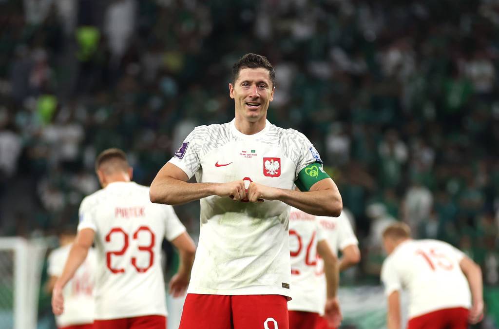 World Cup: Robert Lewandowski meets fan who went viral after goal