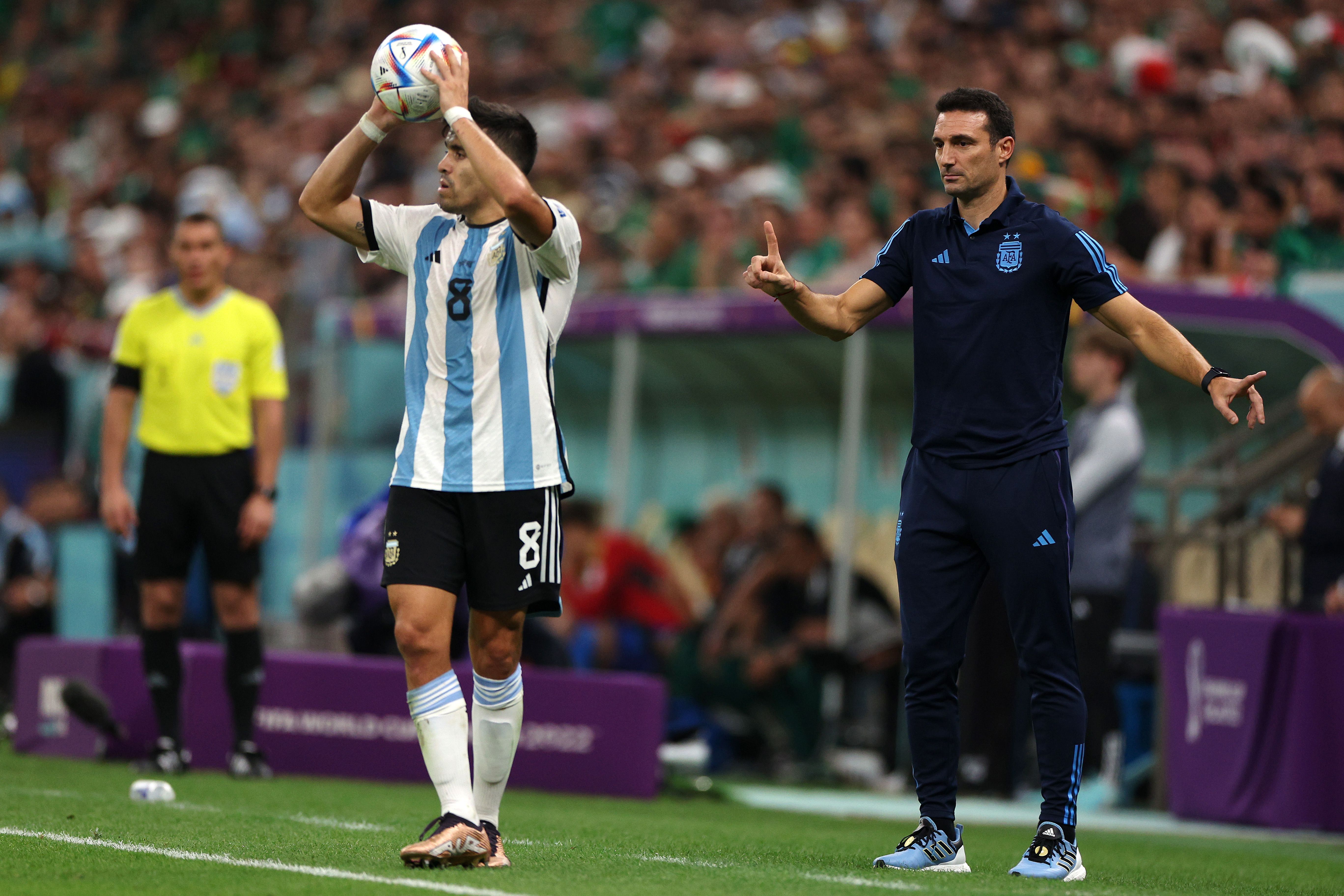 Marcos Acuna of Argentina prepares for a thrown in while Lionel Scaloni, Head Coach of Argentina, is seen during the FIFA World Cup Qatar 2022 Group C match between Argentina and Mexico at Lusail Stadium on November 26, 2022 in Lusail City, Qatar