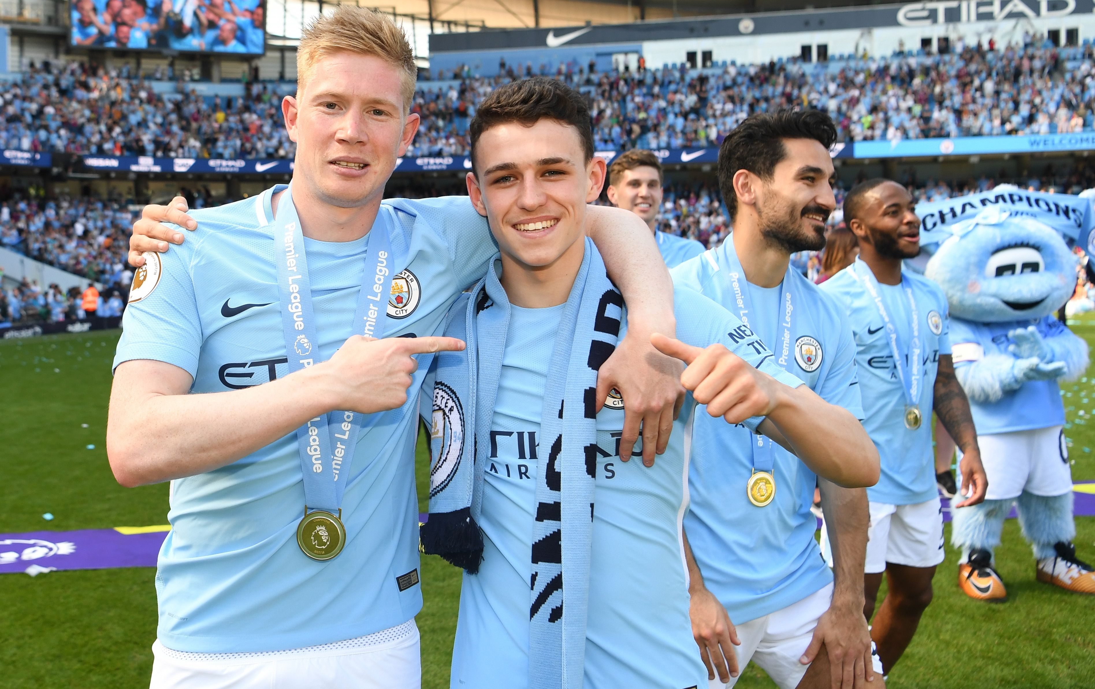 Phil Foden with Kevin De Bruyne in 2018