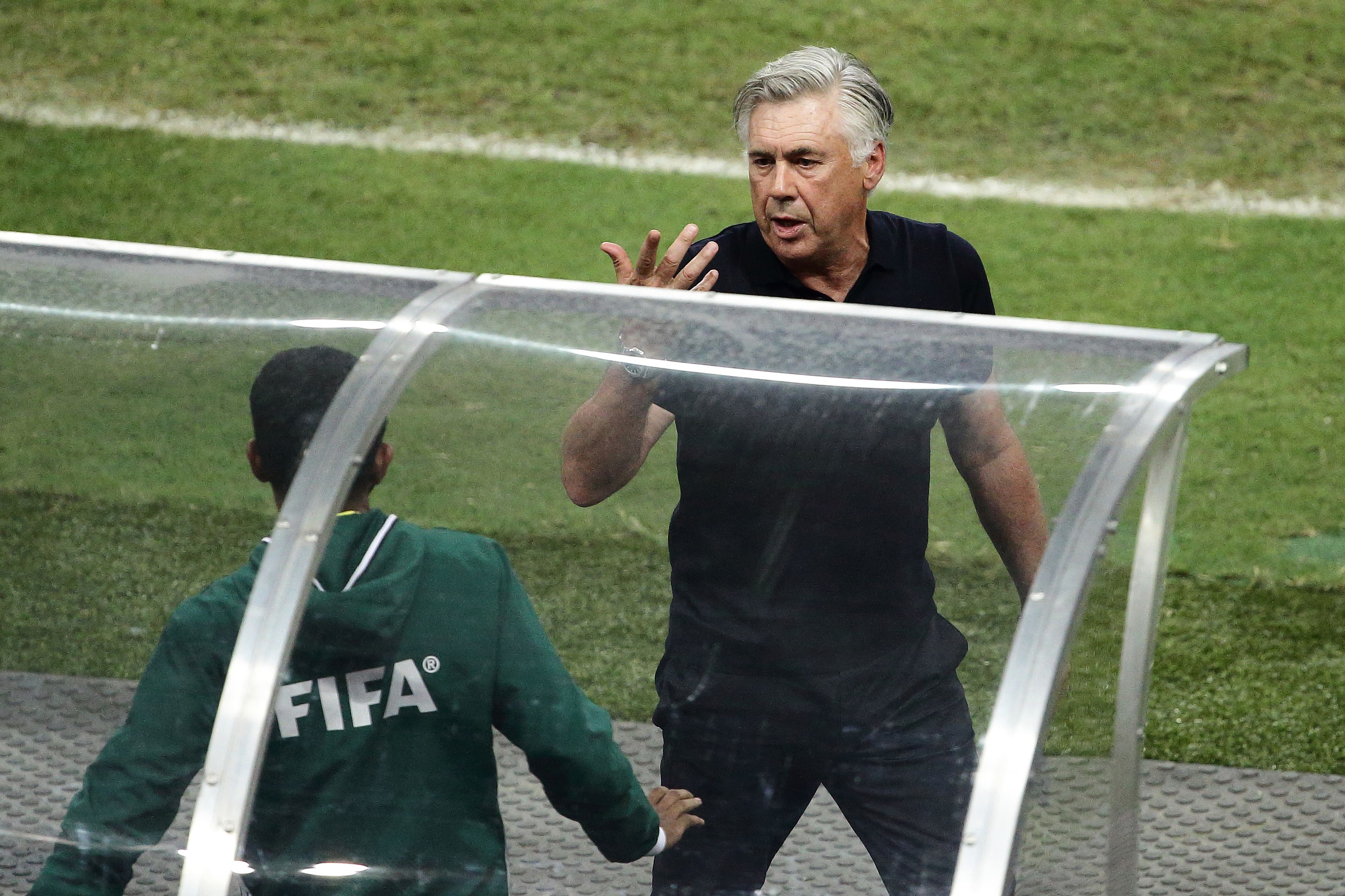 Carlo Ancelotti managing Bayern Munich in 2017