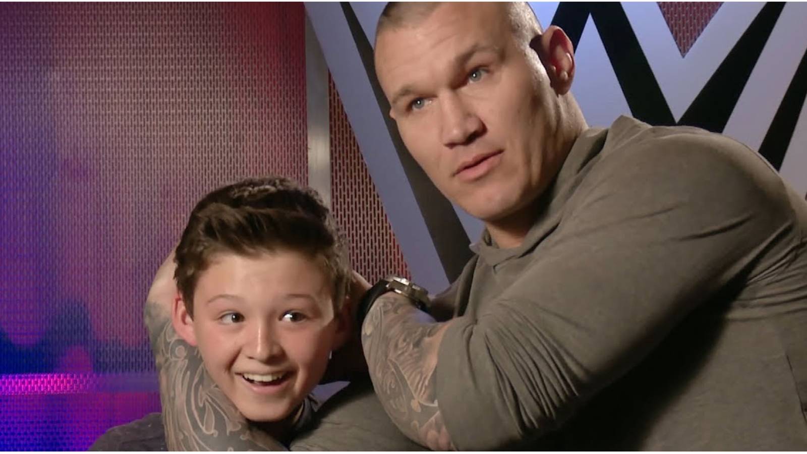 WWE: Randy Orton surprises young fan in seriously 2016 wholesome footage