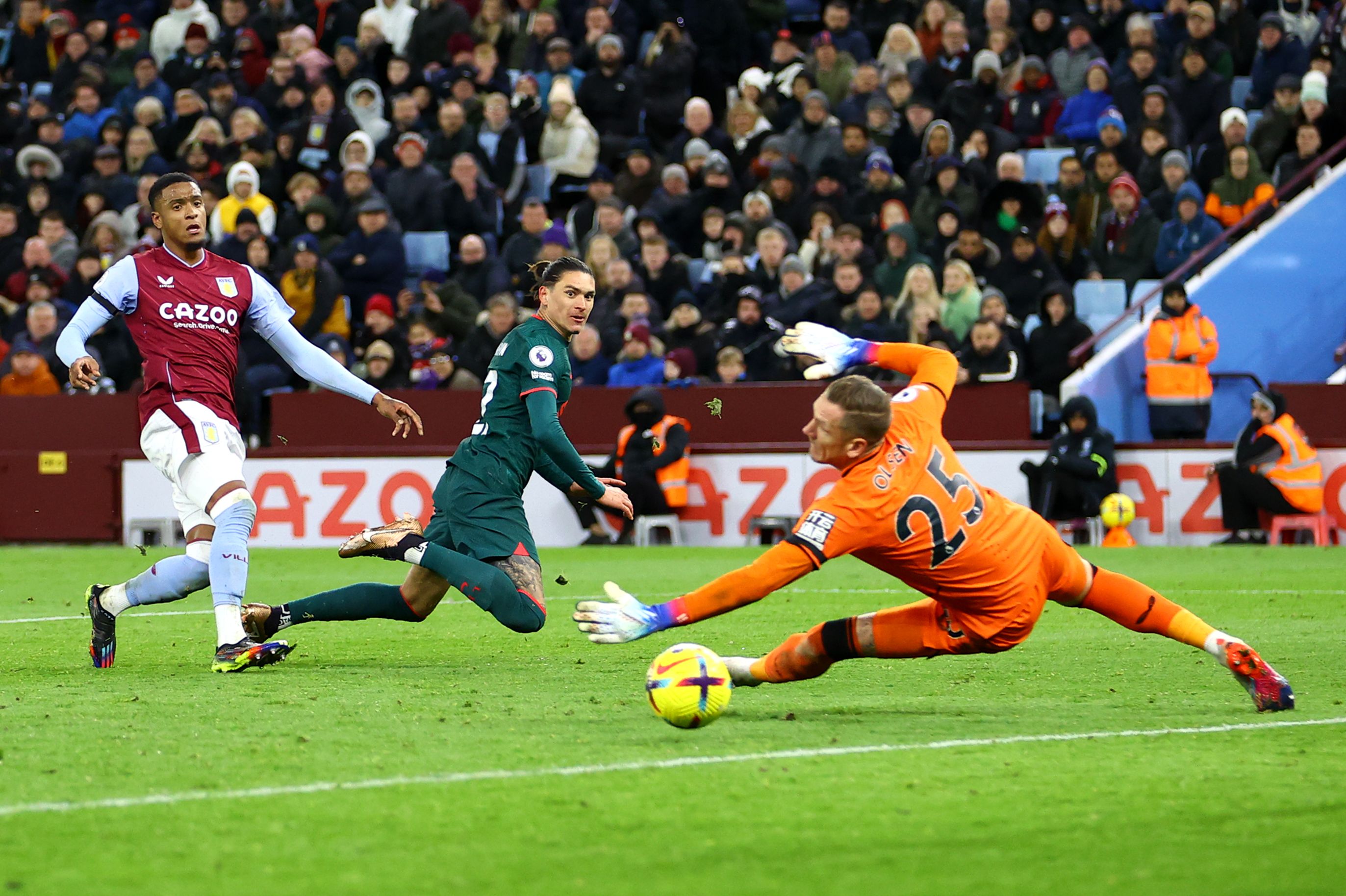 Darwin Nunez miss in Aston Villa 1-3 Liverpool results in viral fan ...