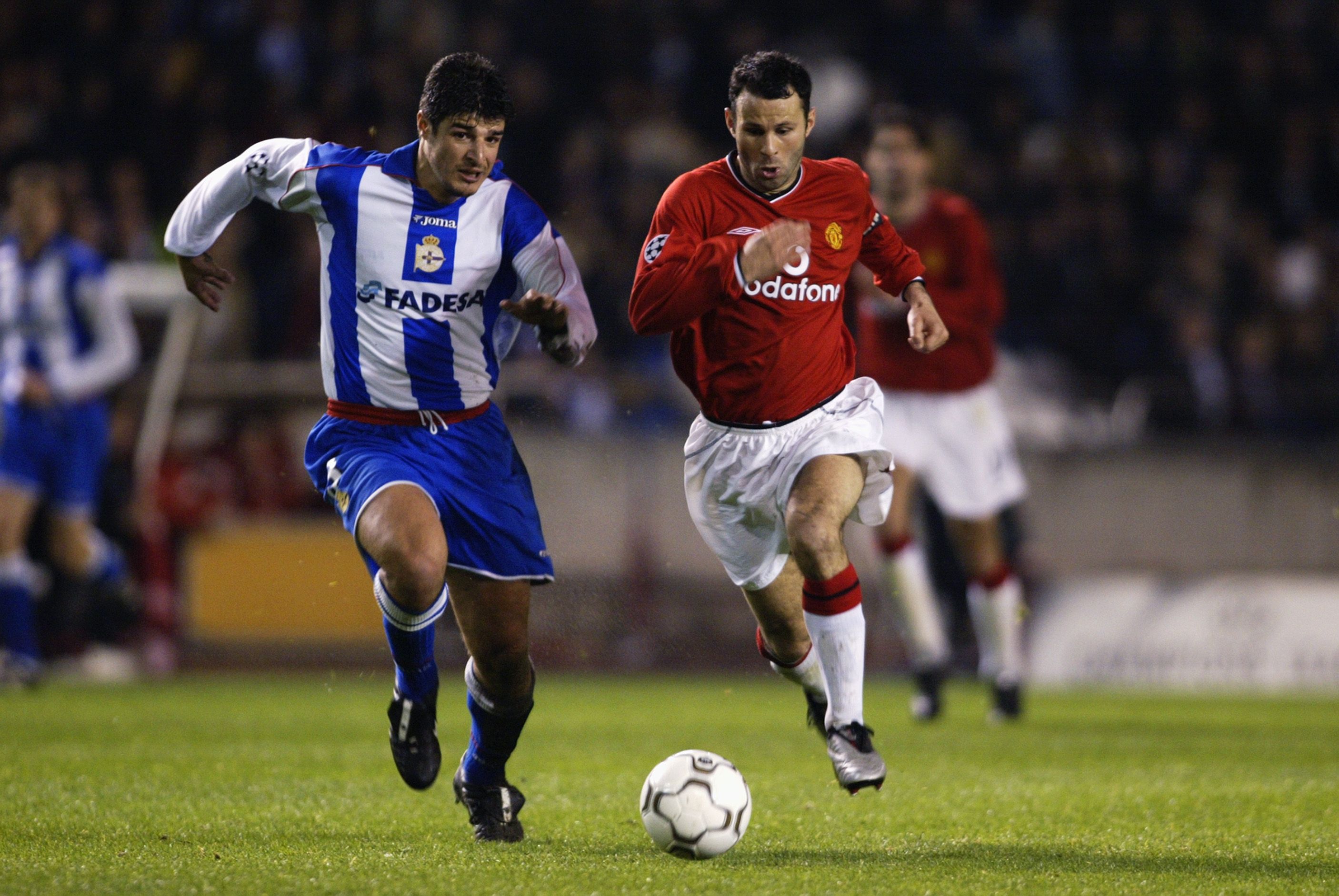 Ryan Giggs of Manchester United uses his pace to beat Lionel Scaloni of Deportivo La Coruna to create a goalscoring chance during the UEFA Champions League quarter-final first leg match played at Estadio Municipal de Riazor, in La Coruna, Spain. Manchester United won the match 2-1. DIGITAL IMAGE
