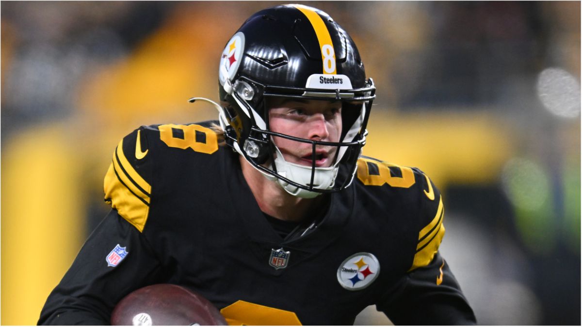 Steelers QB Pickett leaves with a possible concussion