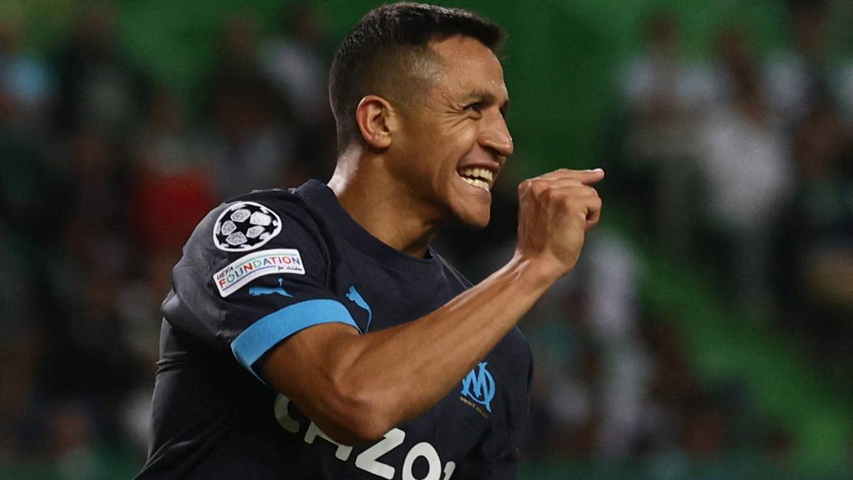 Alexis Sanchez's face goes viral as he scores ice-cold Panenka
