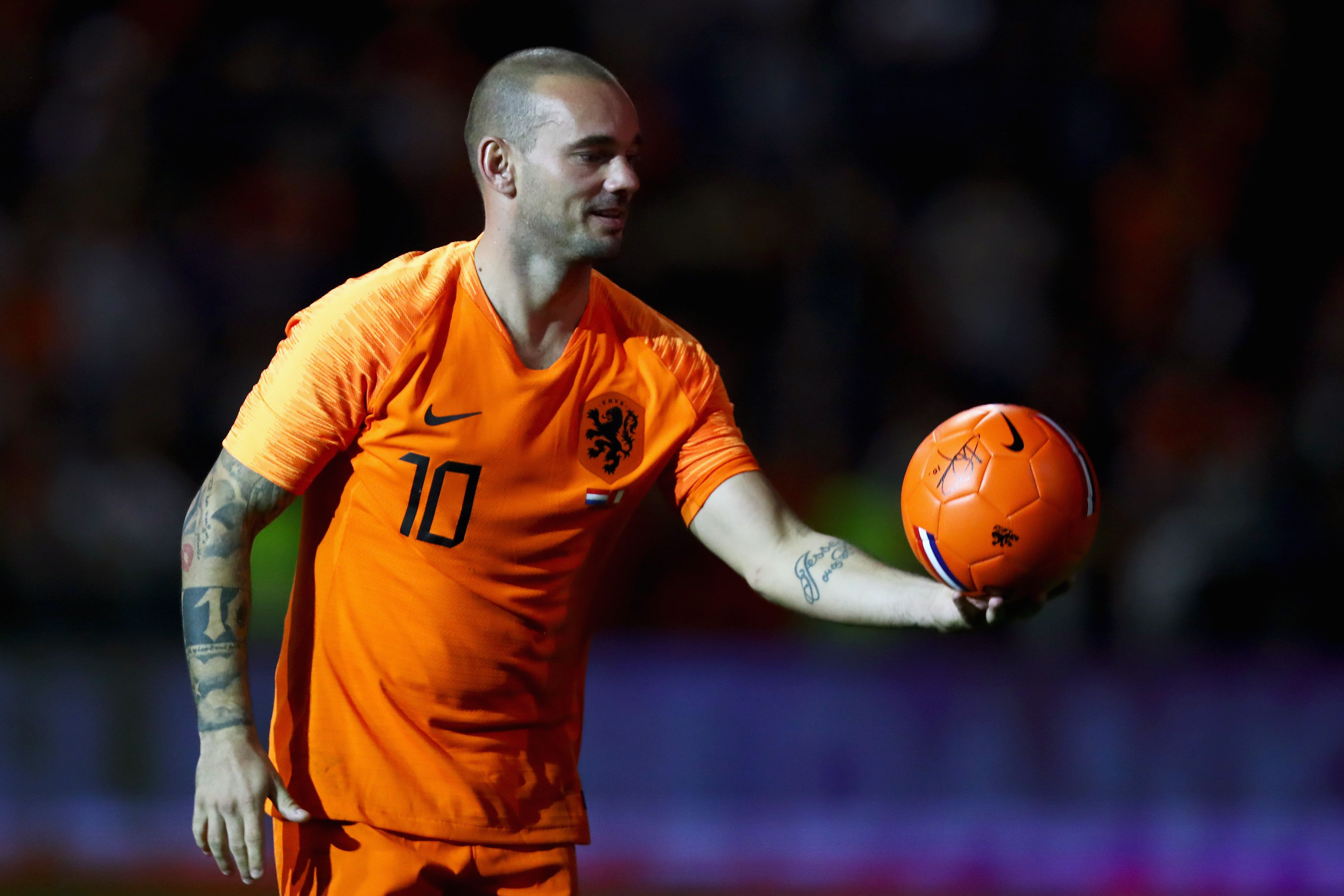 Wesley Sneijder thanks the fans
