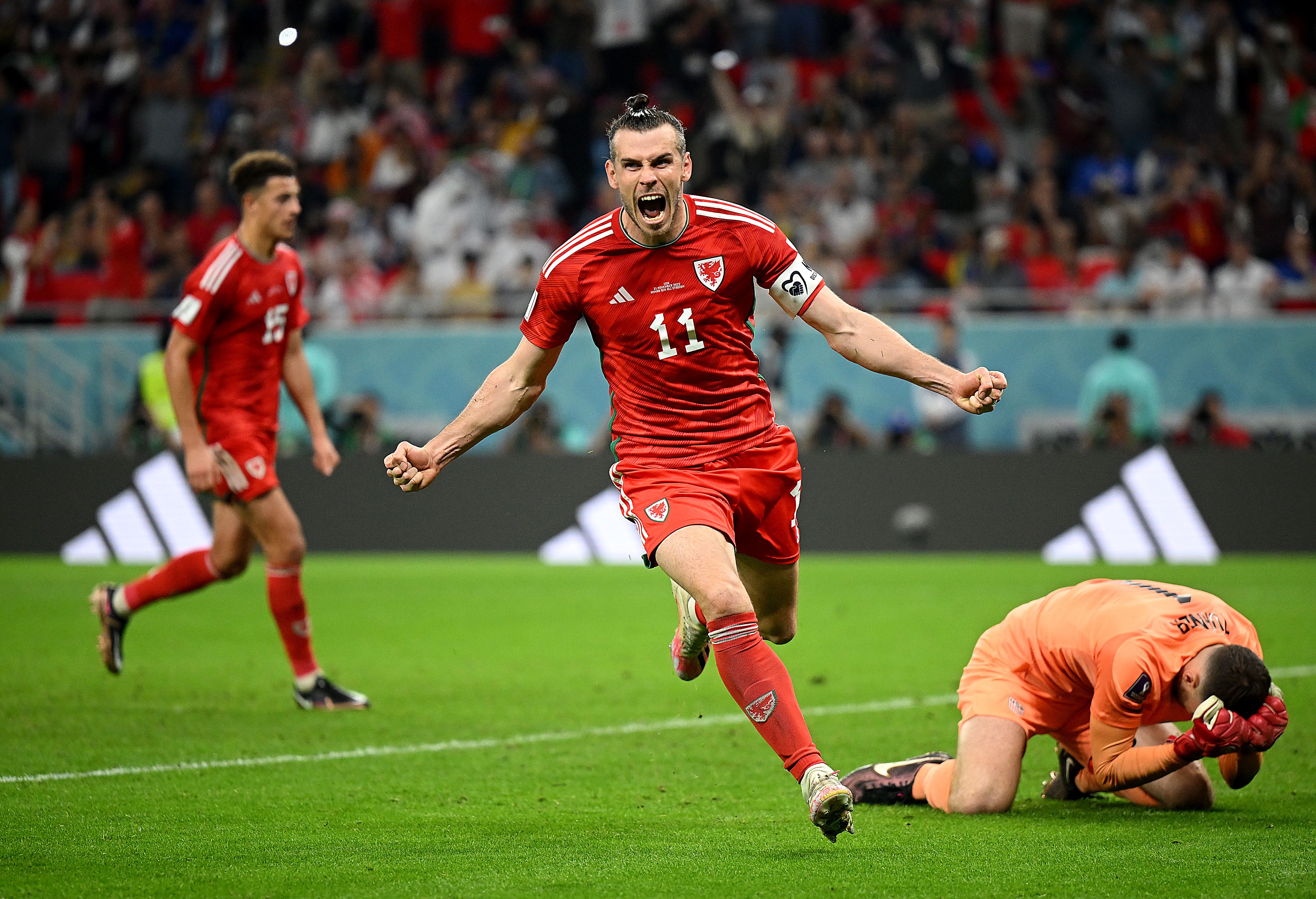 DOHA, QATAR - NOVEMBER 21: Gareth Bale of Wales celebrates with teammates after scoring their team's first goal via a penalty past Matt Turner of United States during the FIFA World Cup Qatar 2022 Group B match between USA and Wales at Ahmad Bin Ali Stadium on November 21, 2022 in Doha, Qatar. (Photo by Clive Mason/Getty Images)