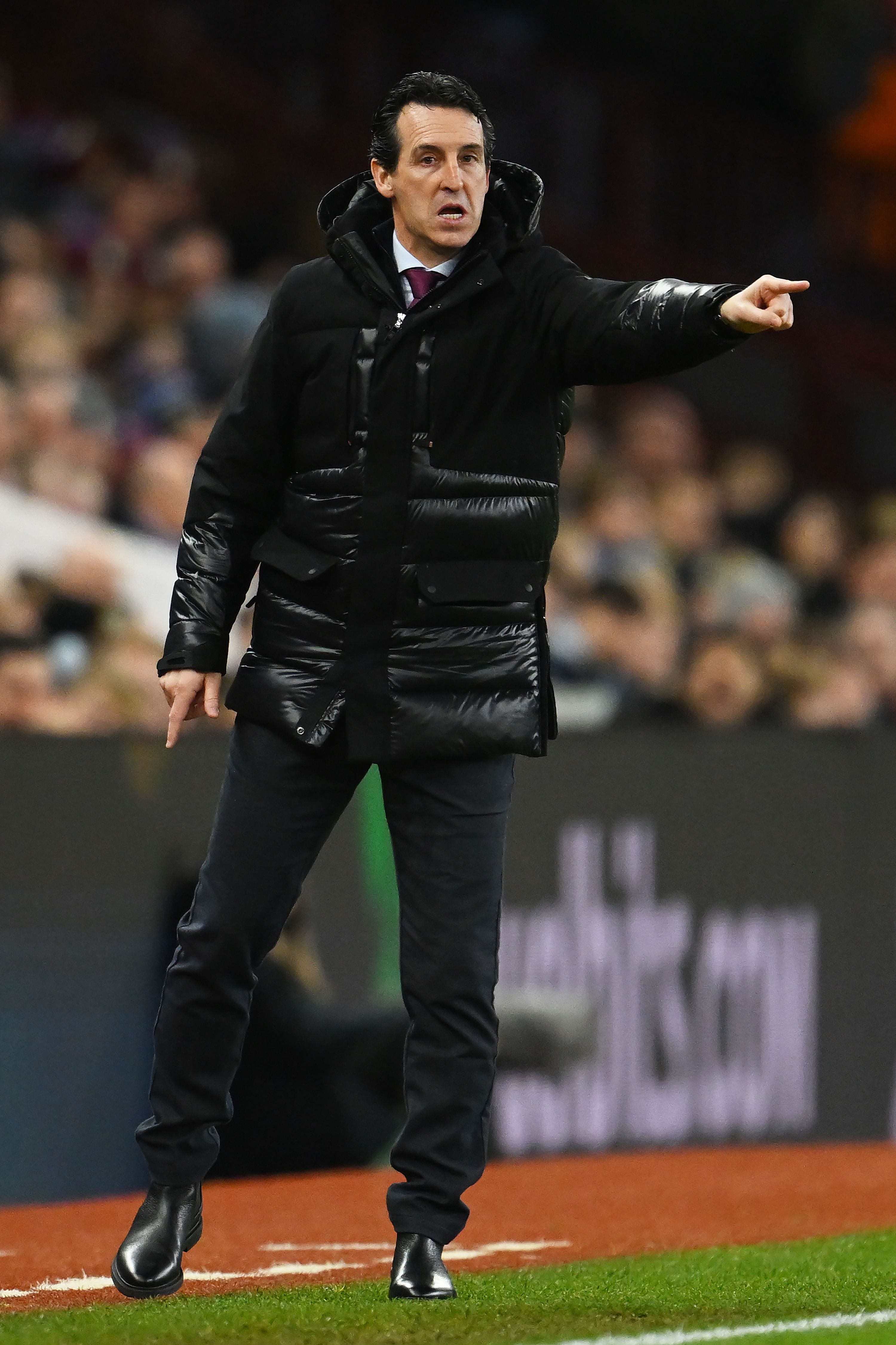 Emery directing his Aston Villa side.