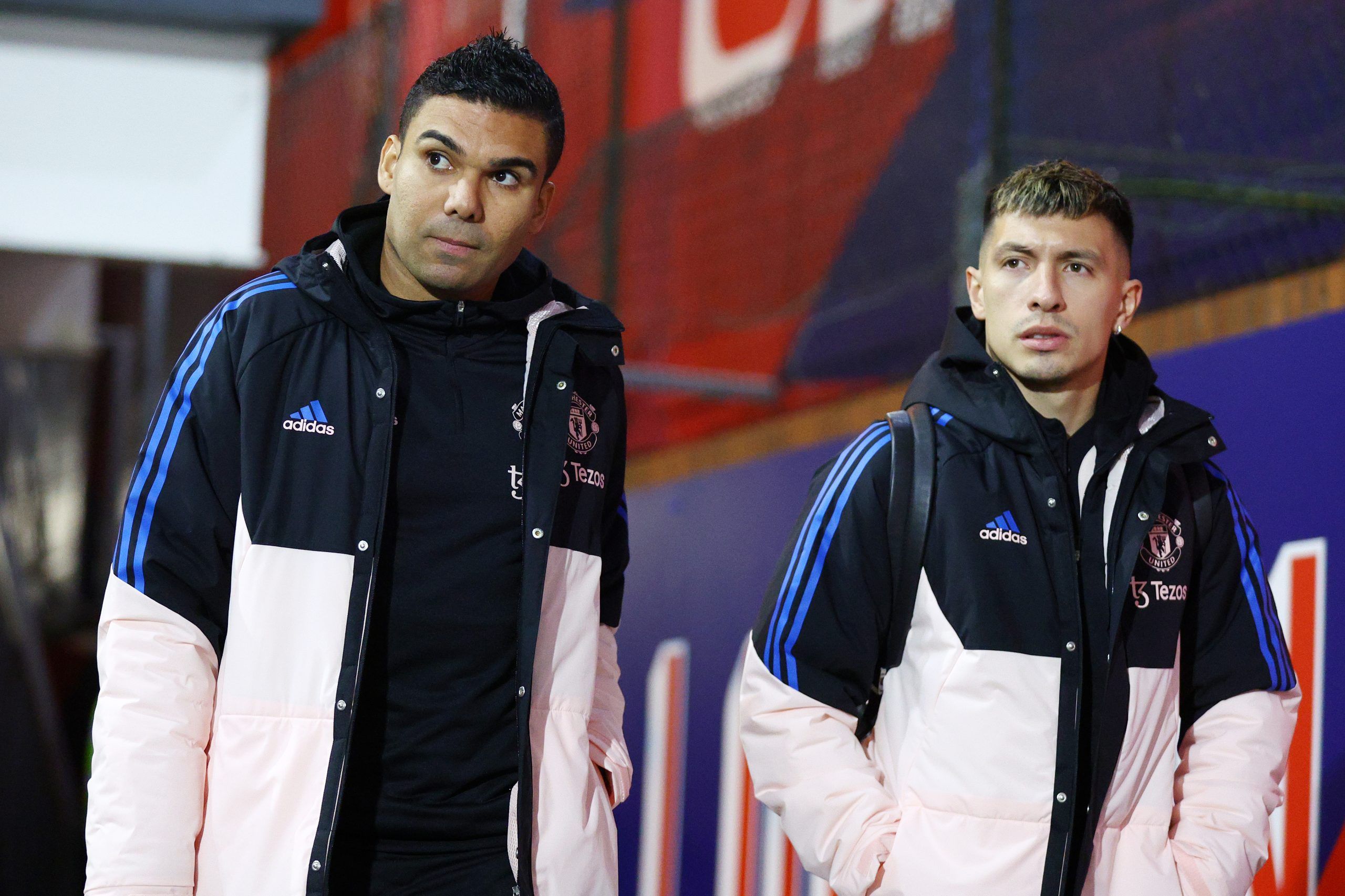Casemiro Man Utd Star Took Selfie With Pitch Invader During Palace Draw Casemiro Man Utd Star Took Selfie With Pitch Invader During Palace Draw