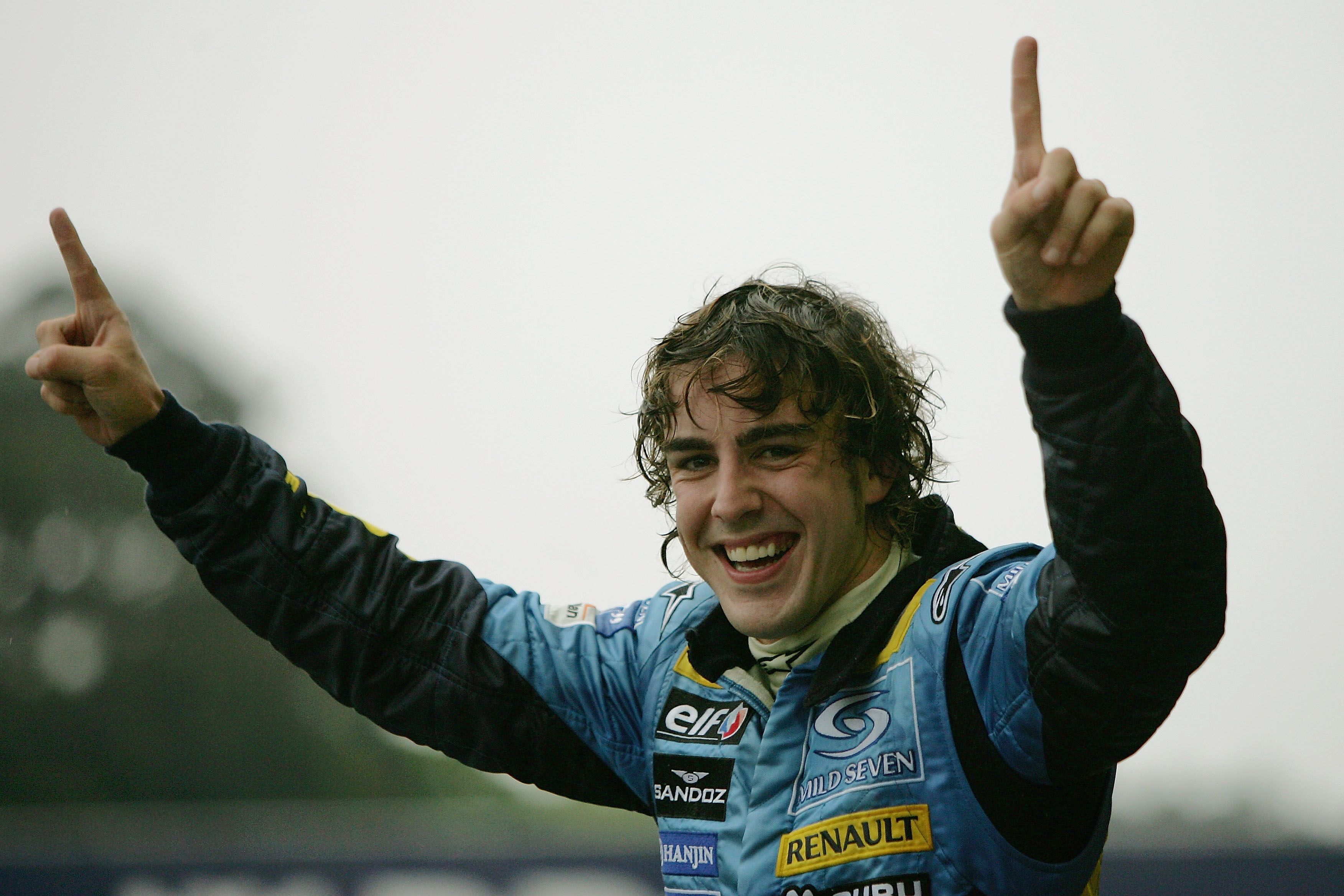 Fernando Alonso celebrates winning the 2005 world title