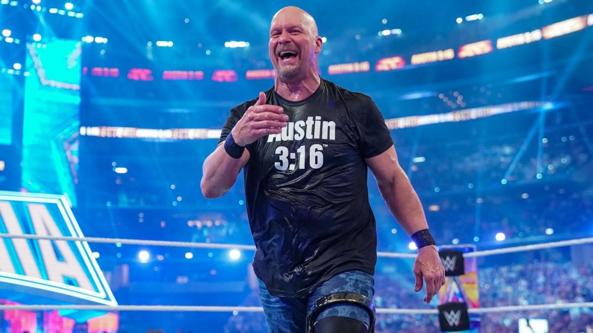 Stone Cold Steve Austin drikning beers at WrestleMania 38