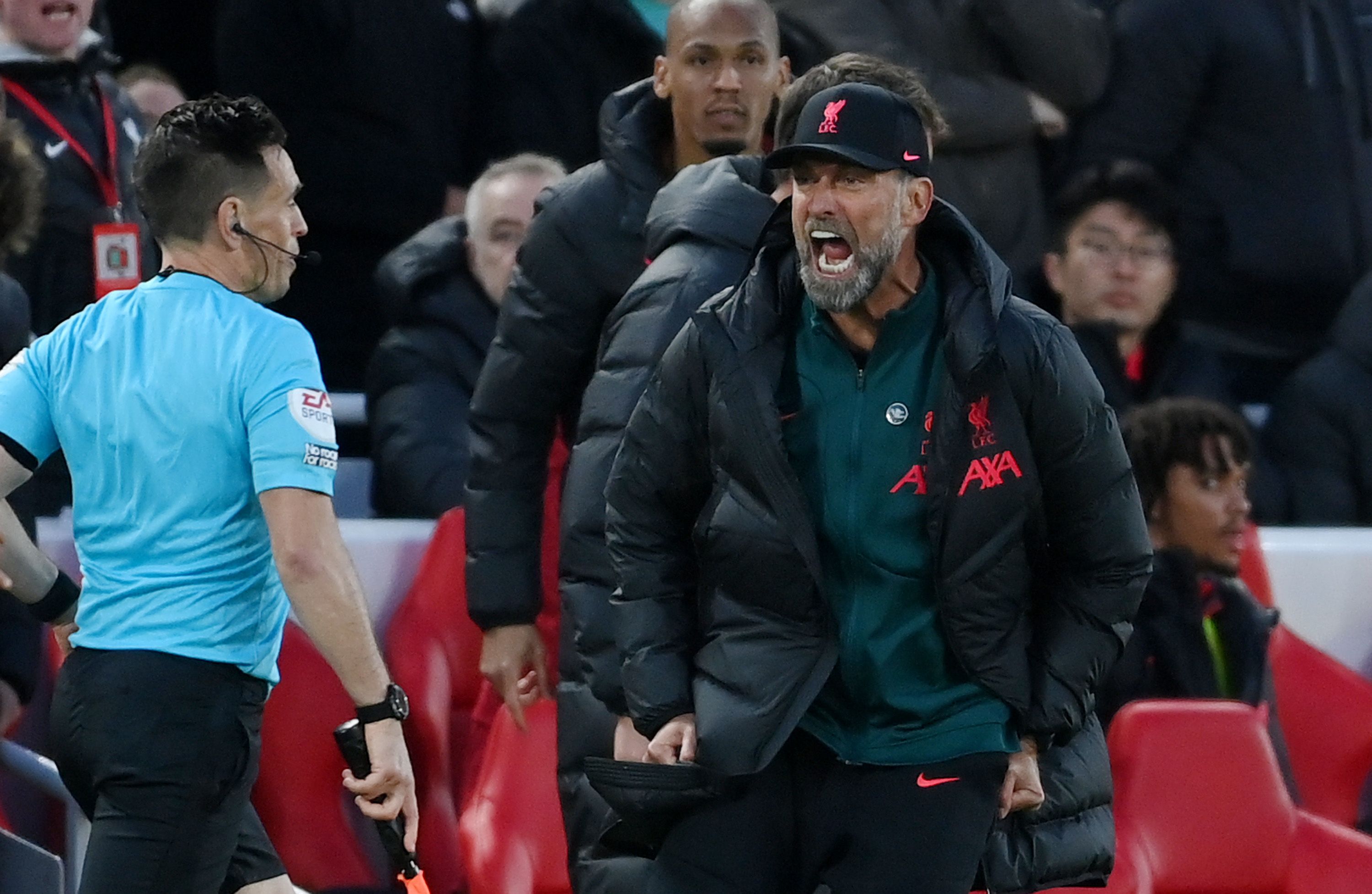 Liverpool manager Jurgen Klopp screaming at linesman