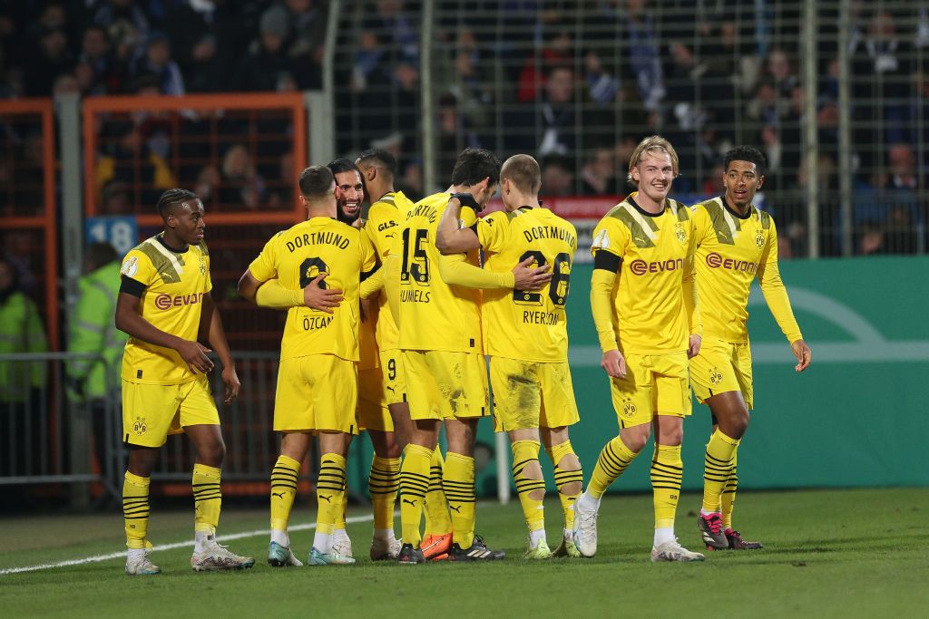 Dortmund players celebrate Emre Can's goal vs Bochum