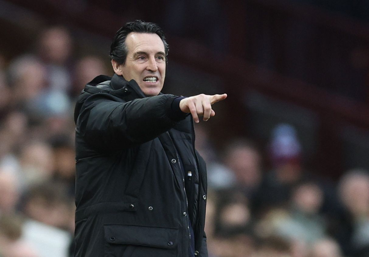 Aston Villa manager Unai Emery pointing during match