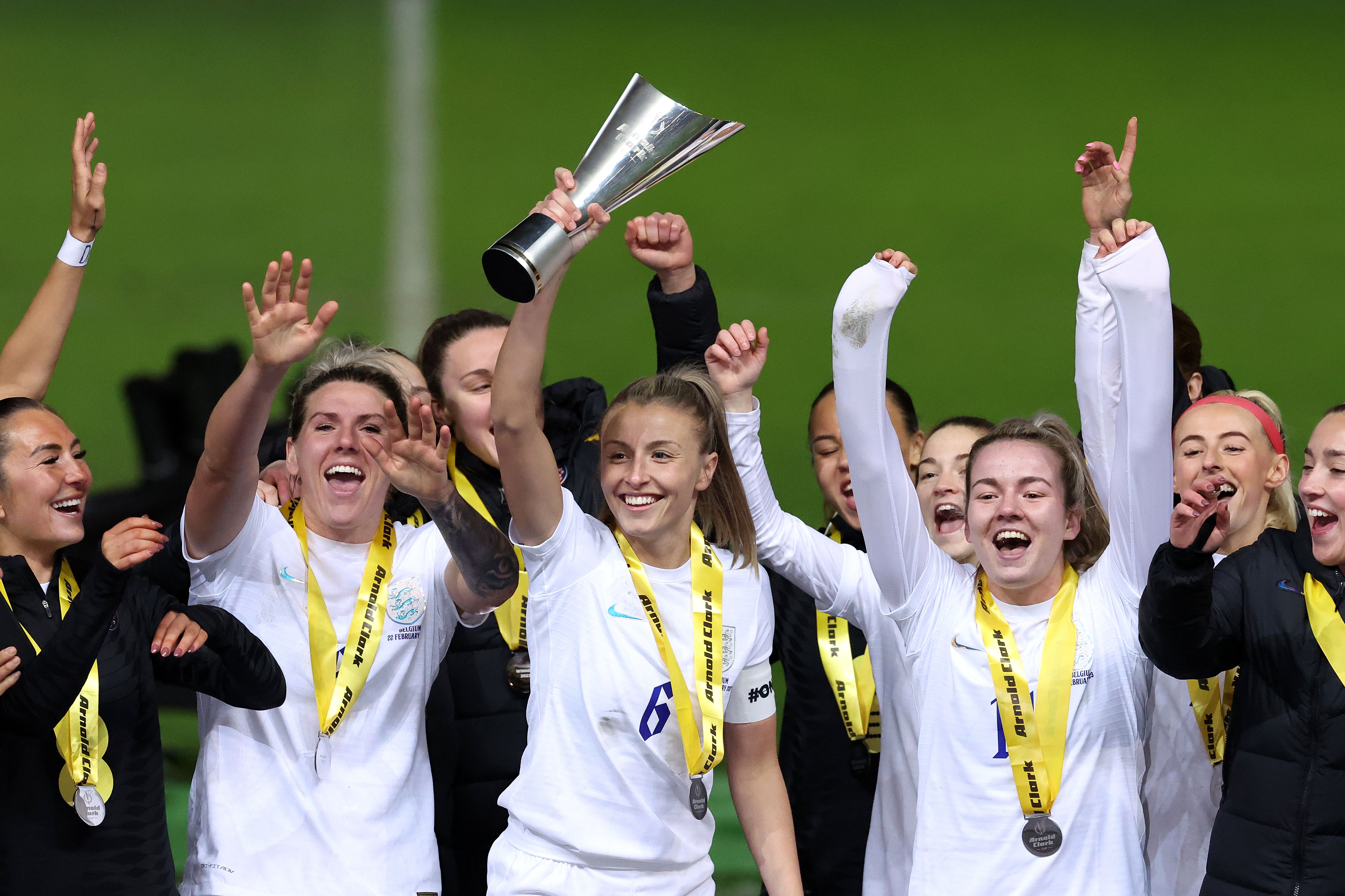 Leah Williamson lifts the Arnold Clark Cup trophy with England