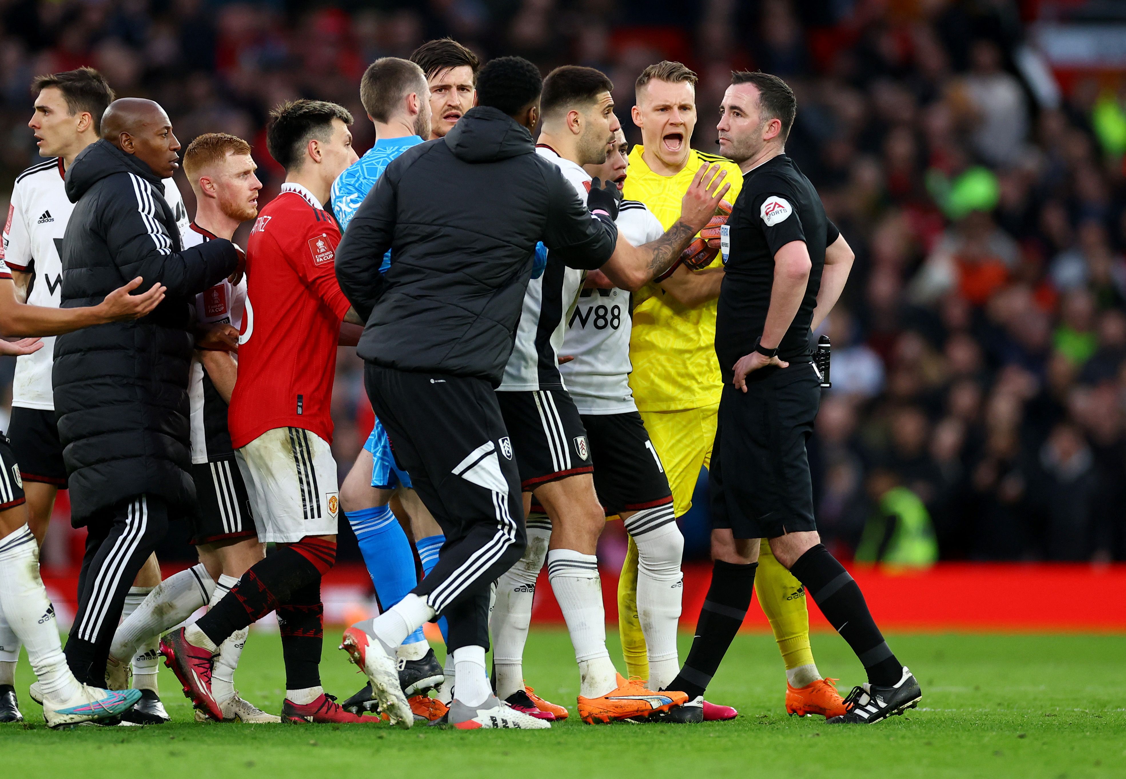 Aleksandar Mitrović sees red in Fulham vs Man Utd