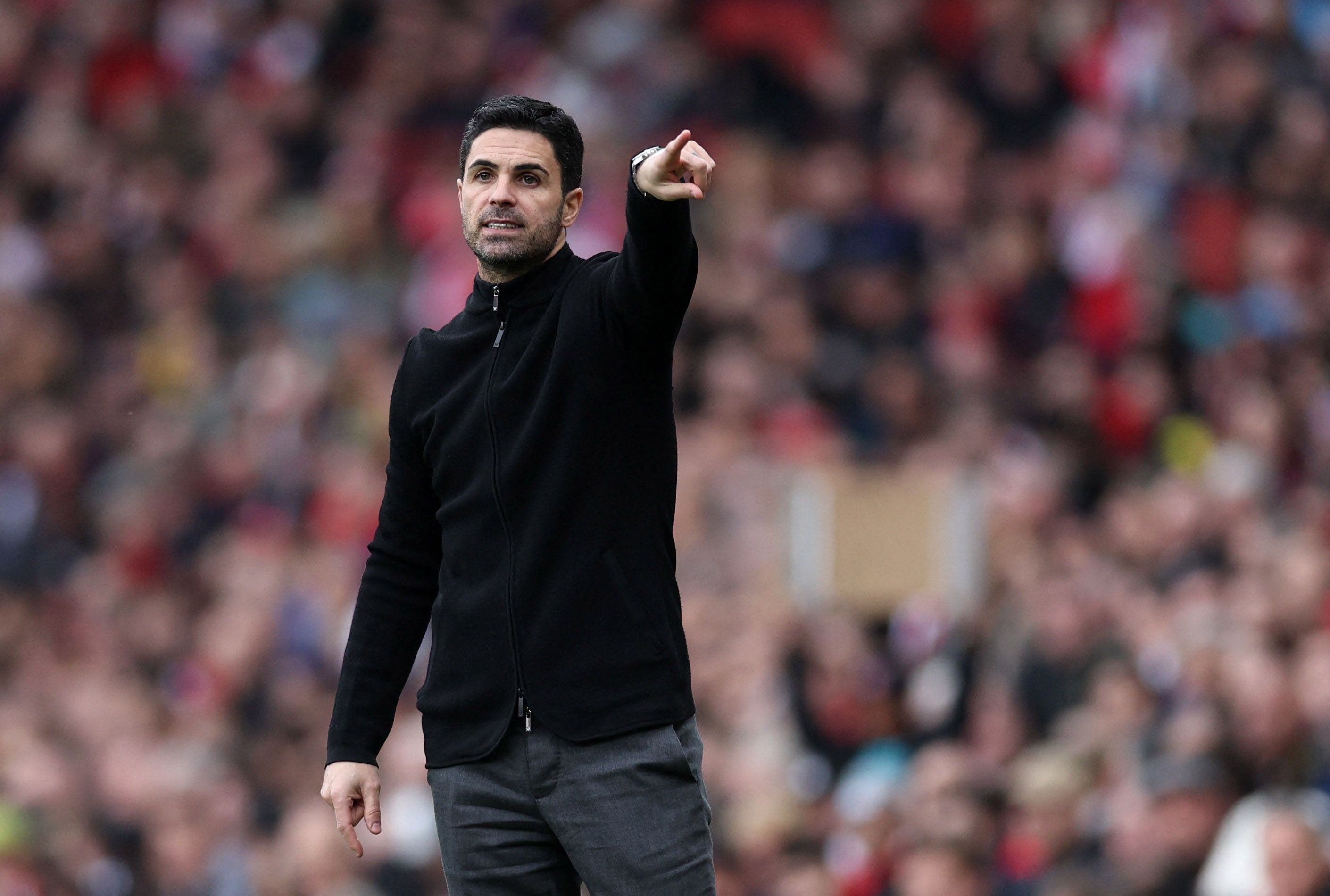 Arsenal manager Mikel Arteta pointing during Crystal Palace match
