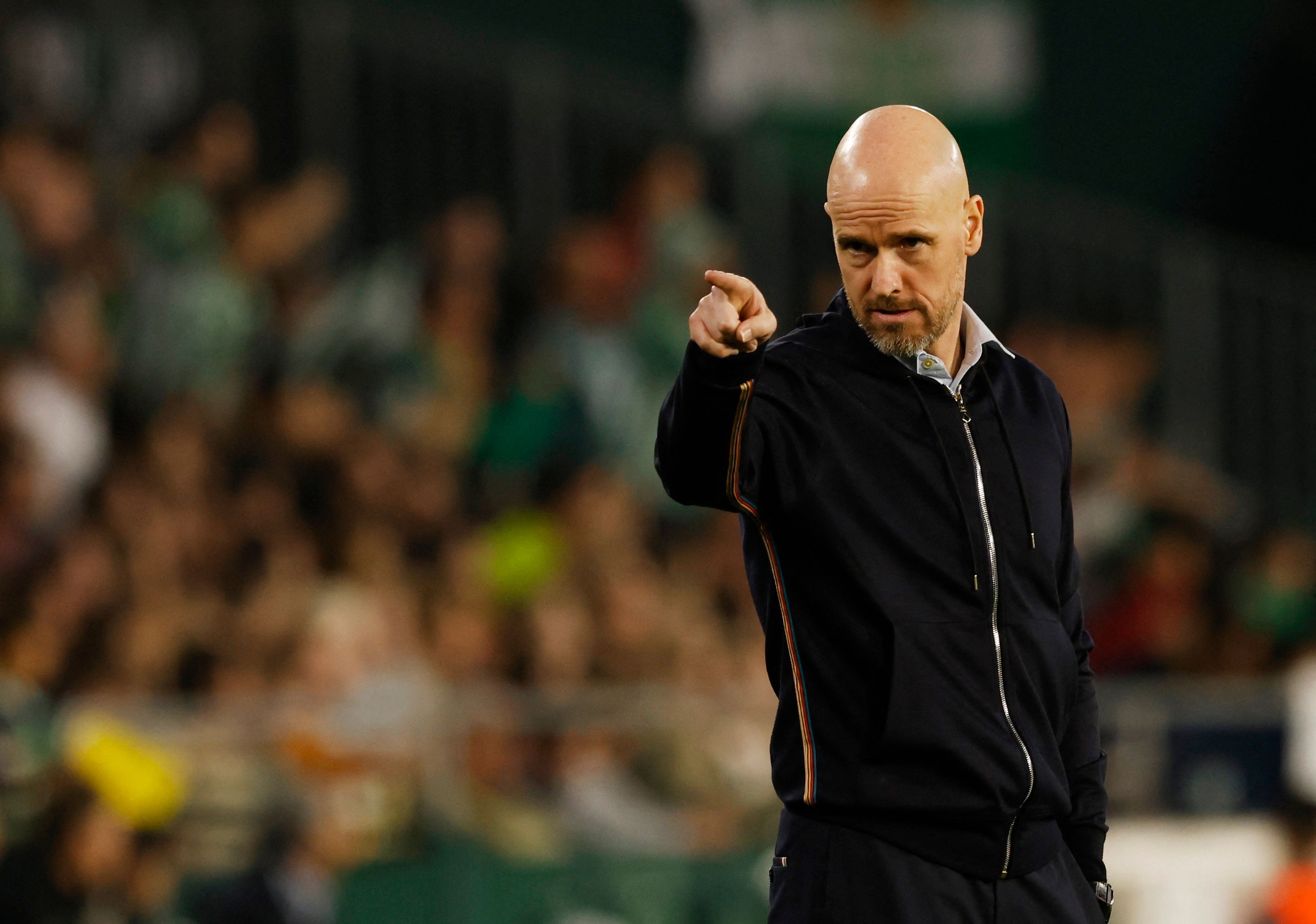 Manchester United manager Erik ten Hag pointing during game