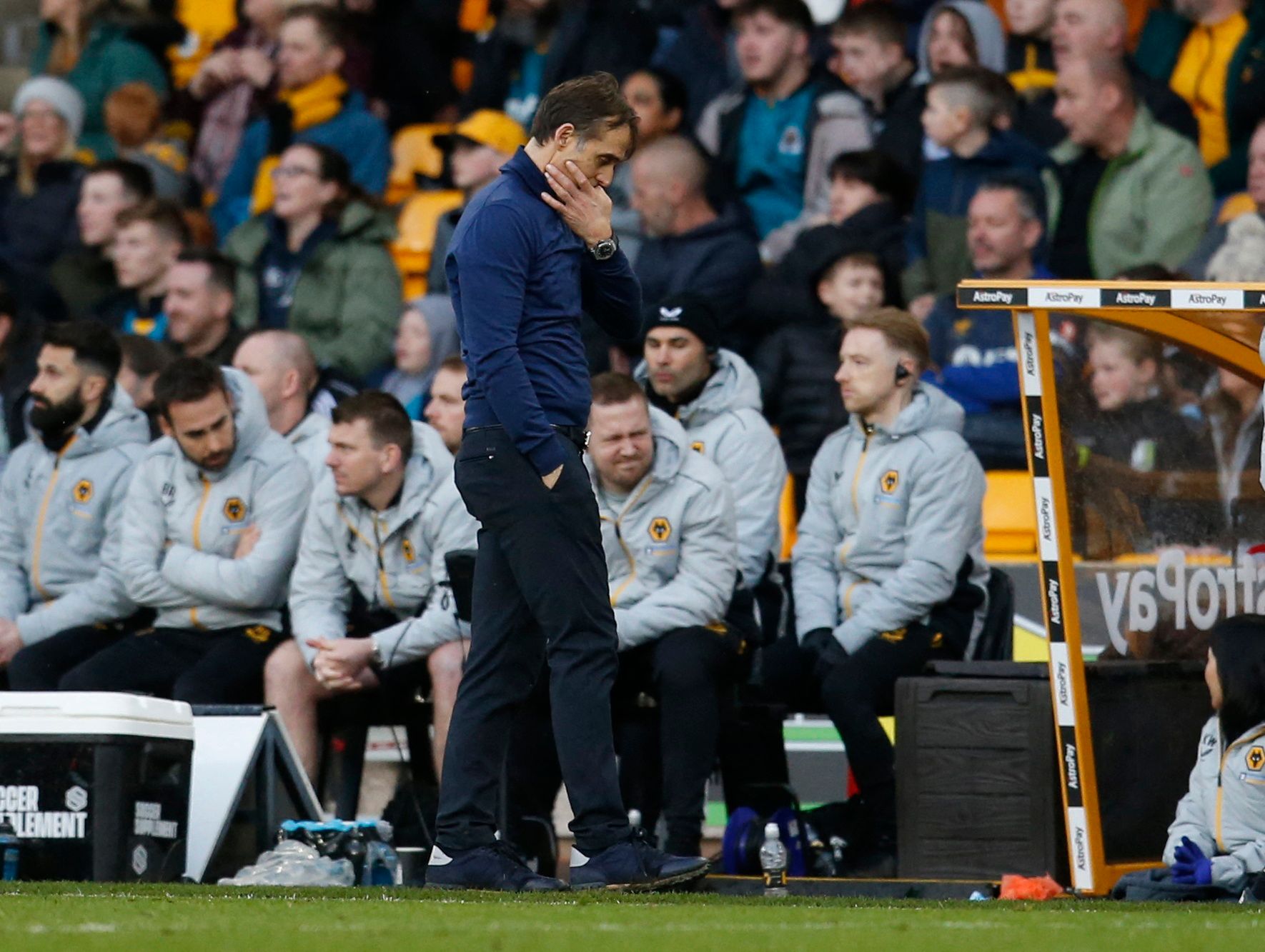 Wolverhampton Wanderers manager Julen Lopetegui looking away from match