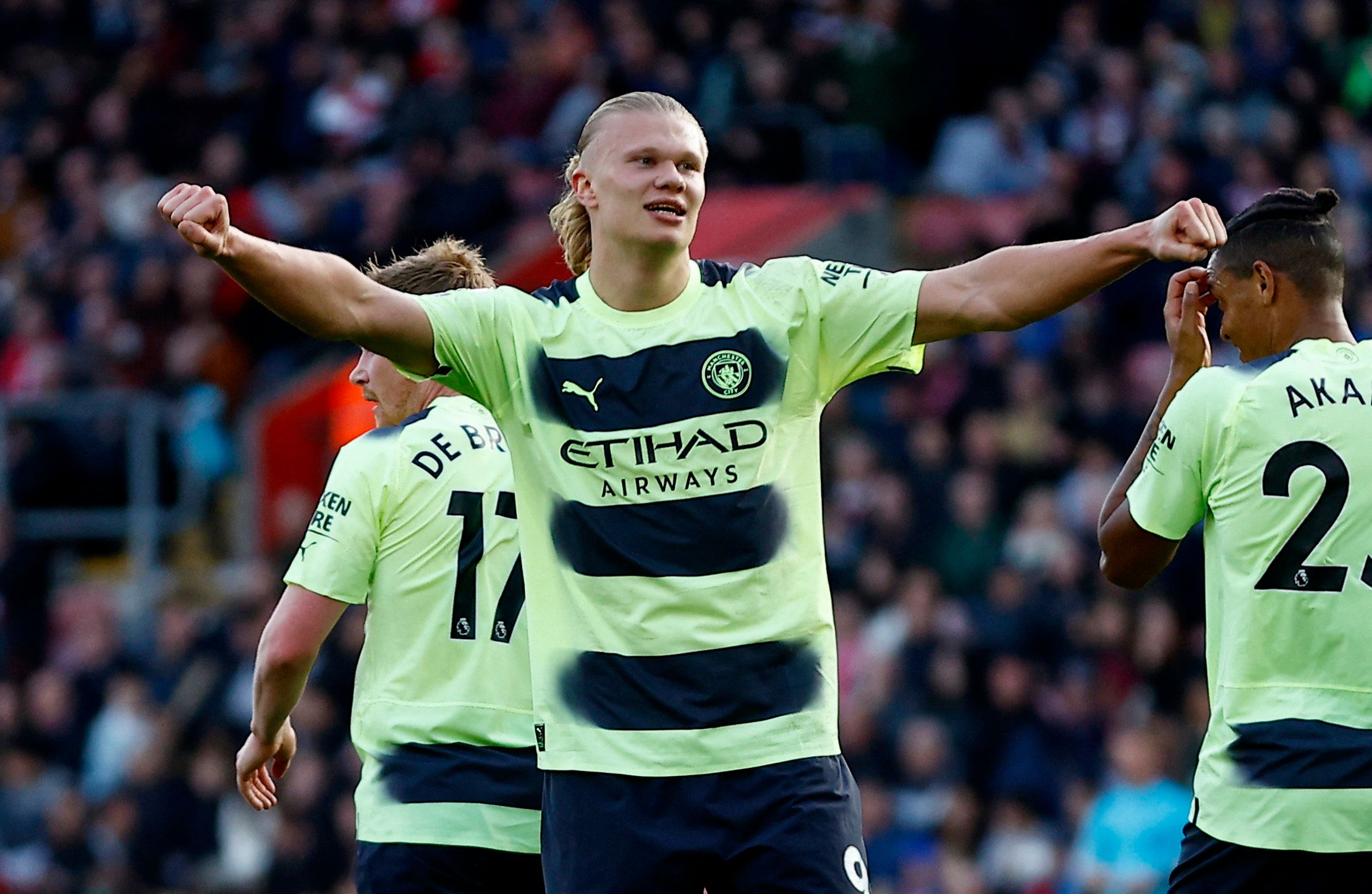 Erling Haaland Scores Outrageous Overhead Kick In Man City Vs Southampton