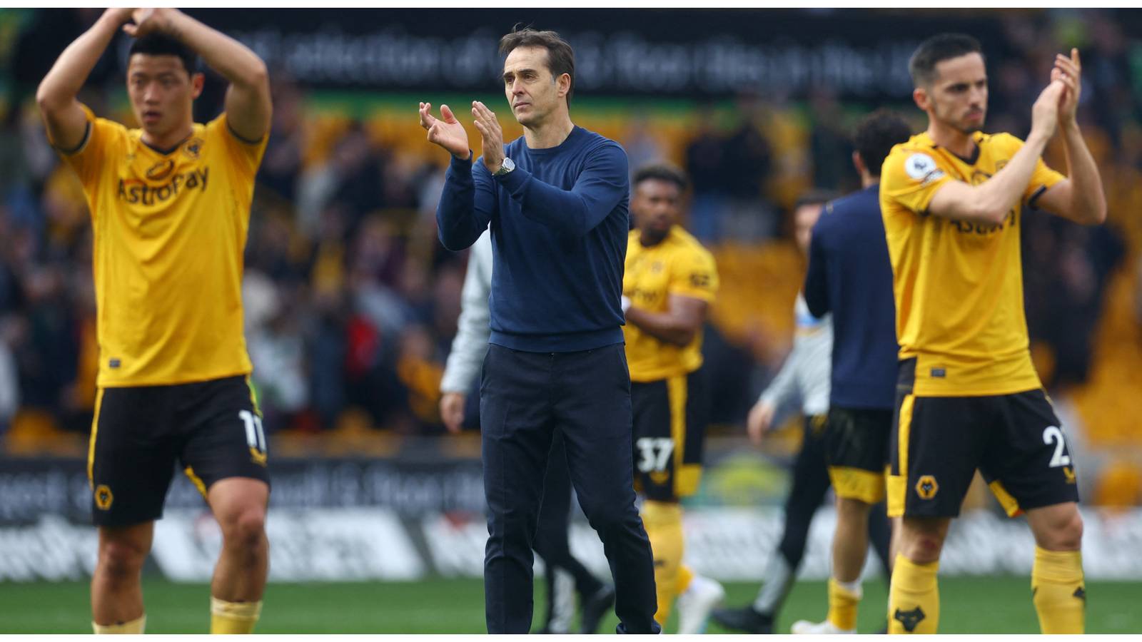 Wolves now 'looking at signing six or seven players' at Molineux