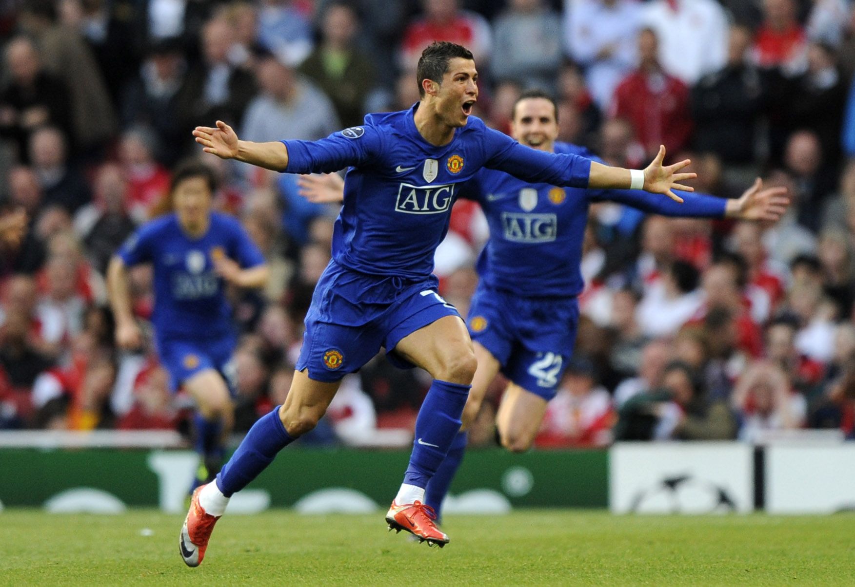 Cristiano Ronaldo celebrates in Arsenal vs Man Utd in 2009