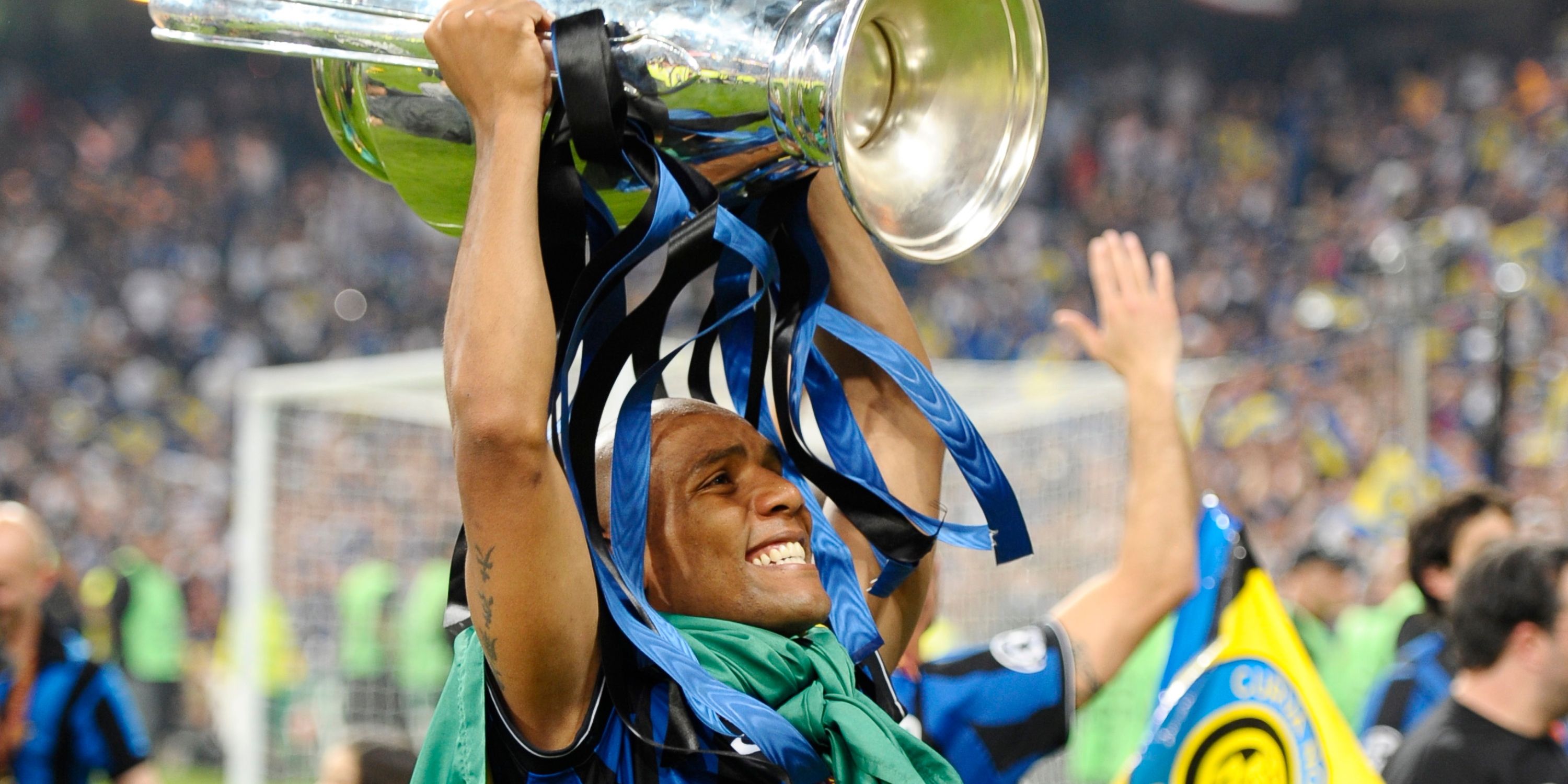 2010-05-22T000000Z_1_MT1ACI7006887_RTRMADP_3_SOCCER-CHAMPIONS-BAY-INT- maicon