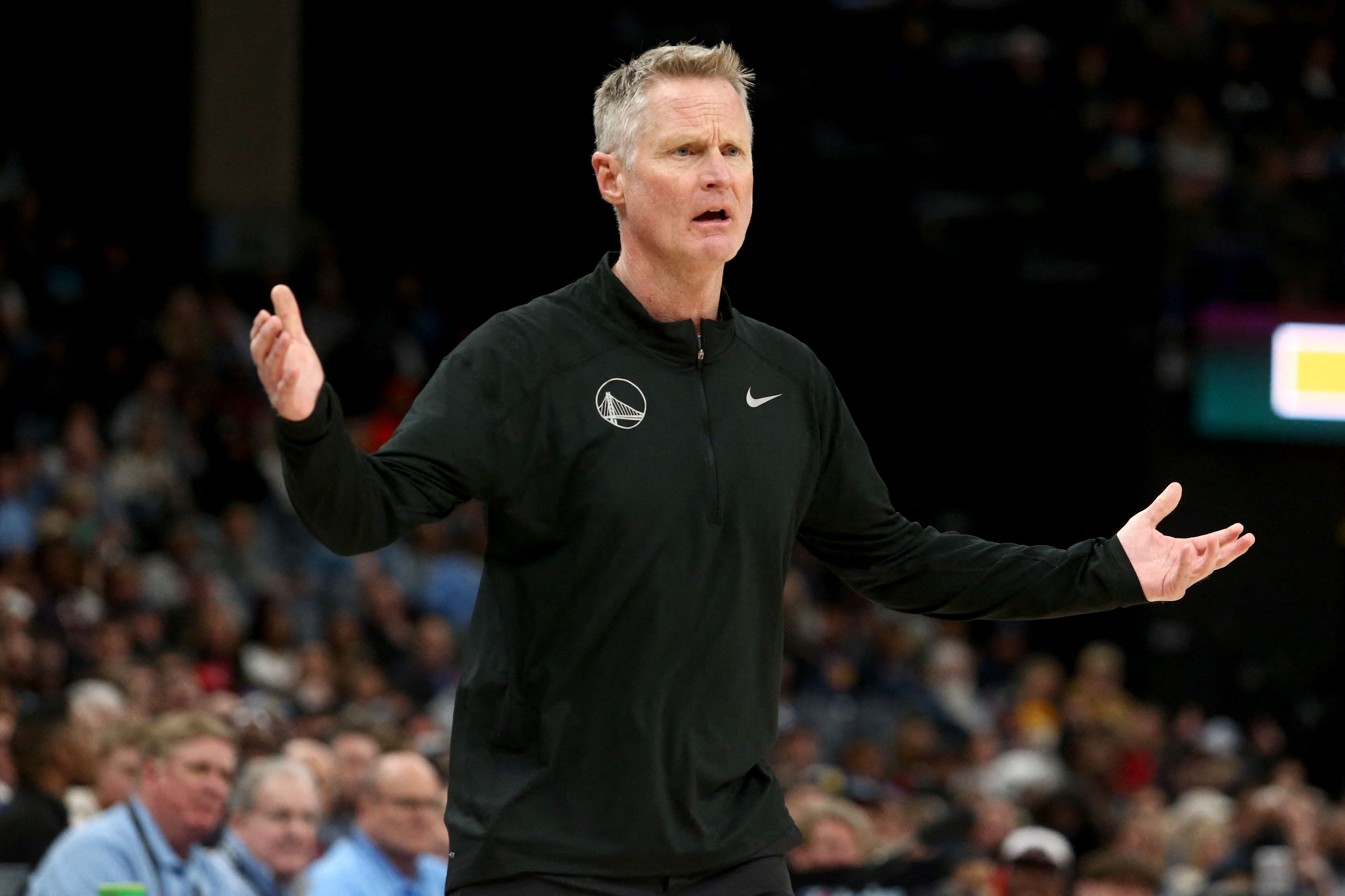 Golden State Warriors head coach Steve Kerr unhappy on the touchline