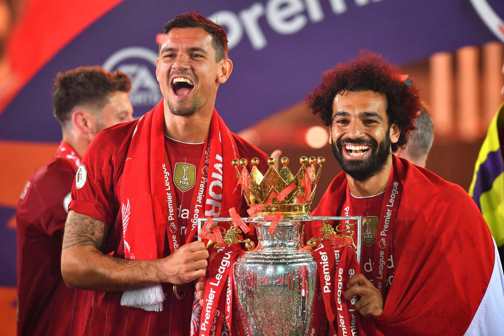 mo-salah-celebrates-epl-trophy-dejan-lovren