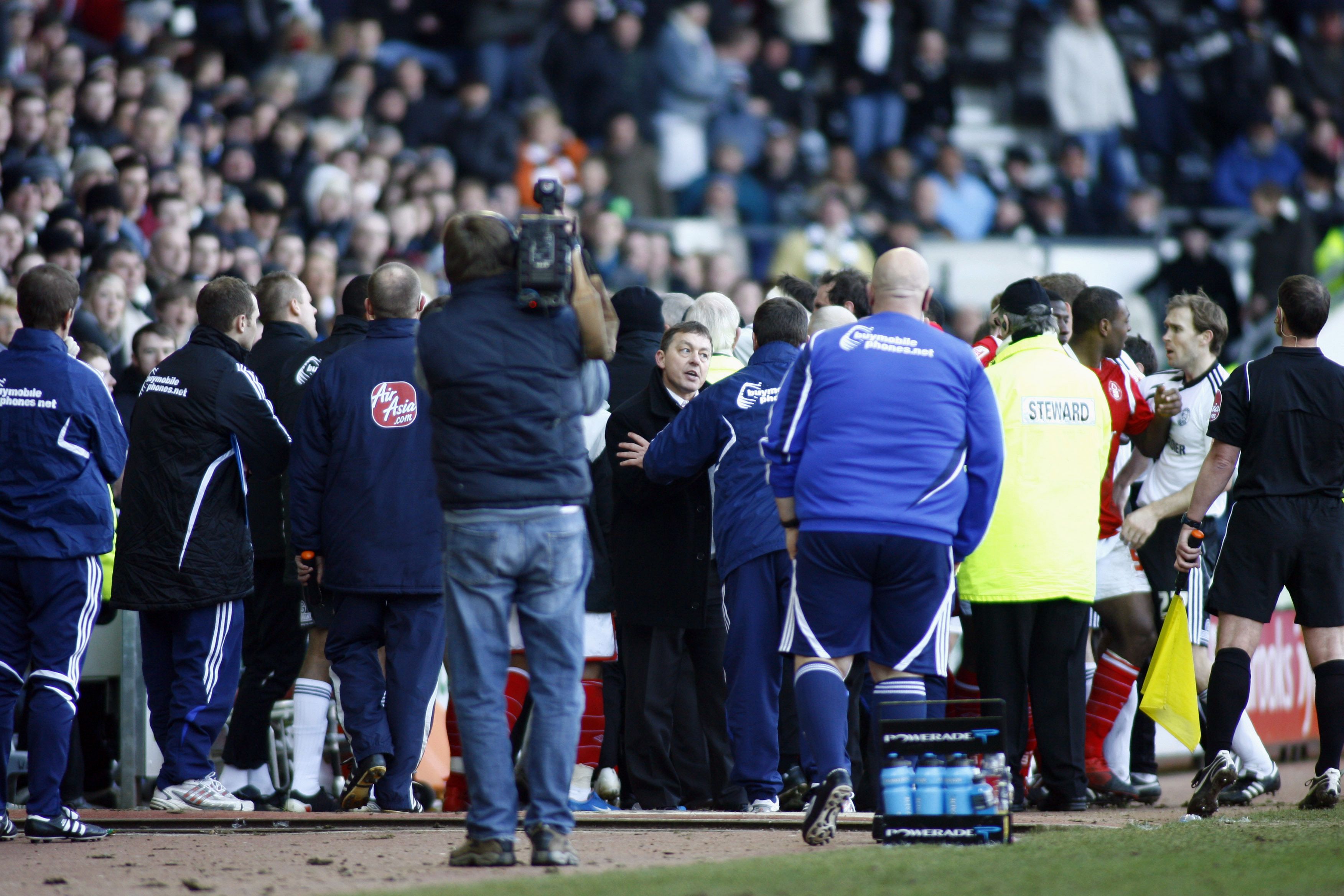 Billy Davies and Nigel Clough involved in touchline squabble