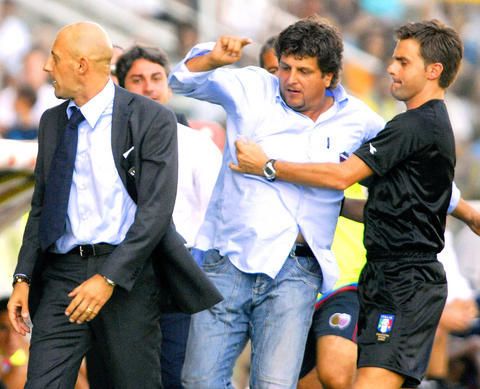 Baldini kicking out at di Carlo