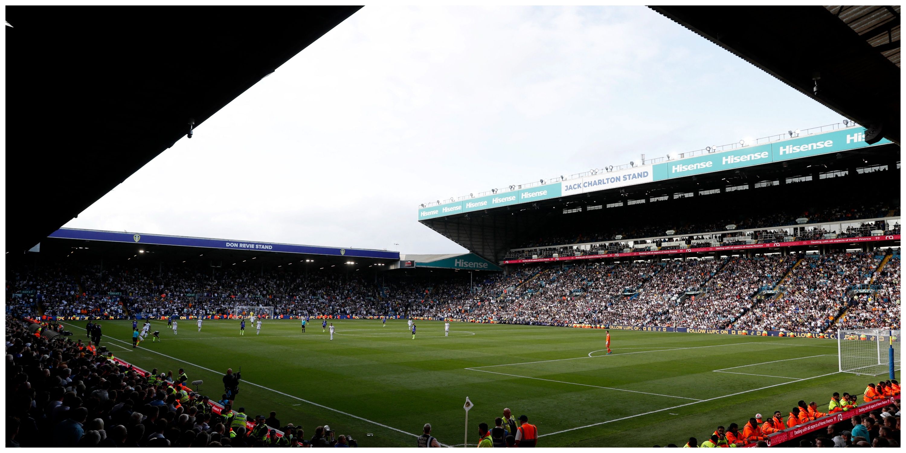 49ERS TOUCHDOWN AT ELLAND ROAD - Leeds United