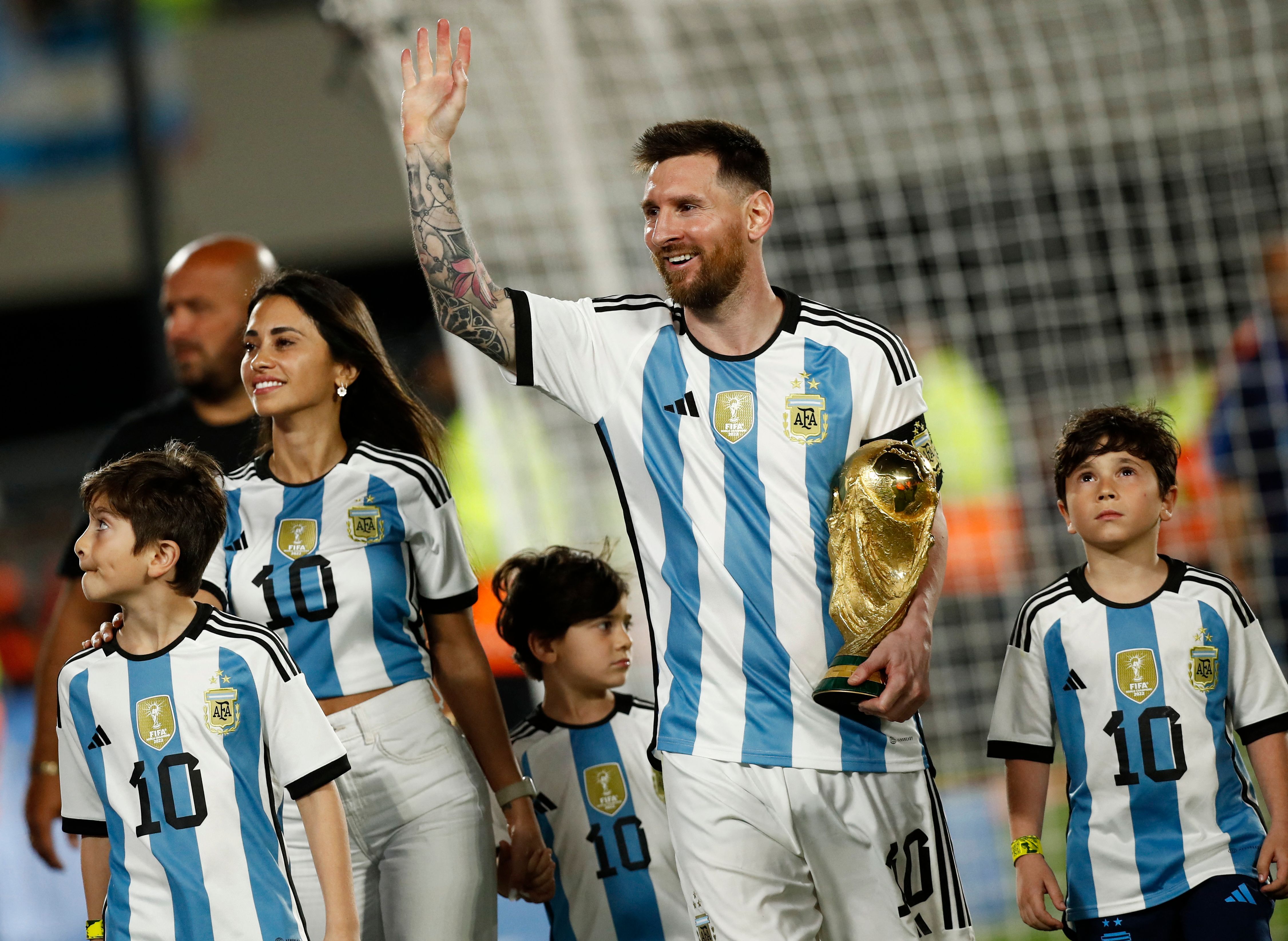 Messi and his family with the World Cup trophy