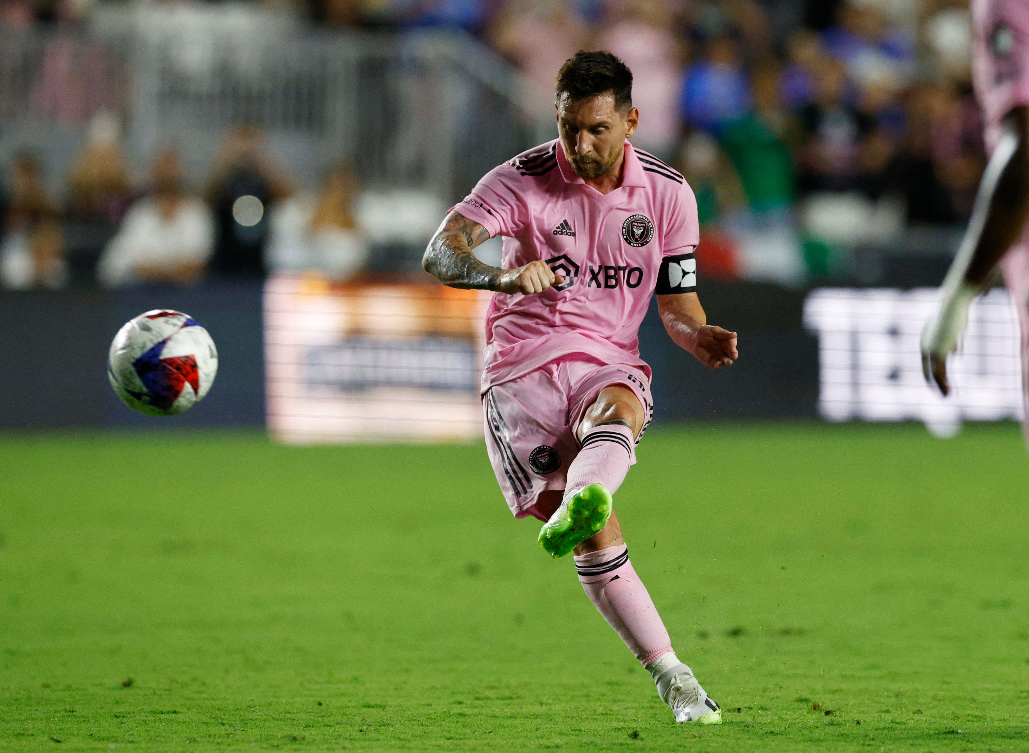 Messi scores free-kick on Inter Miami debut