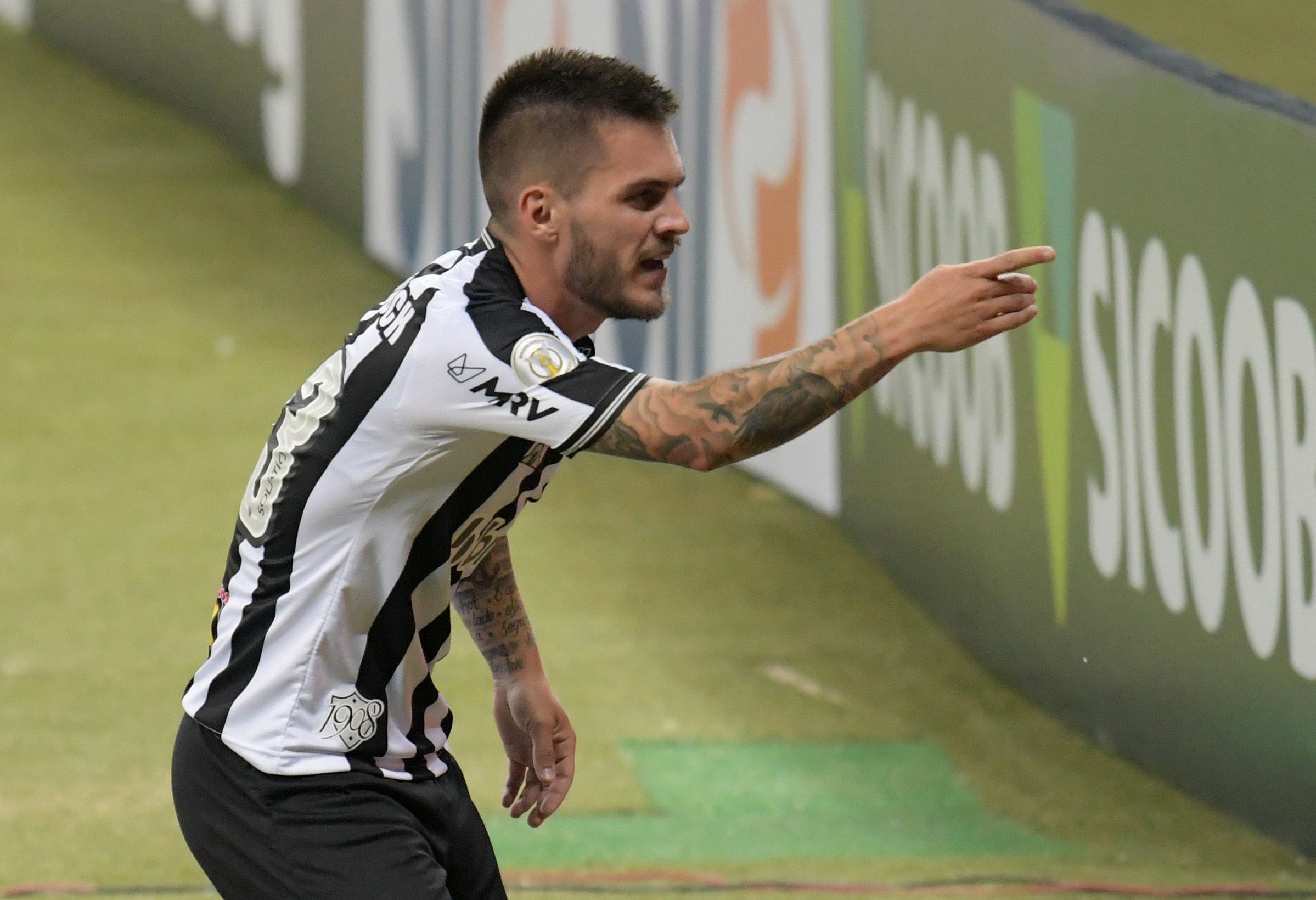 Nathan in action for Atlético Mineiro