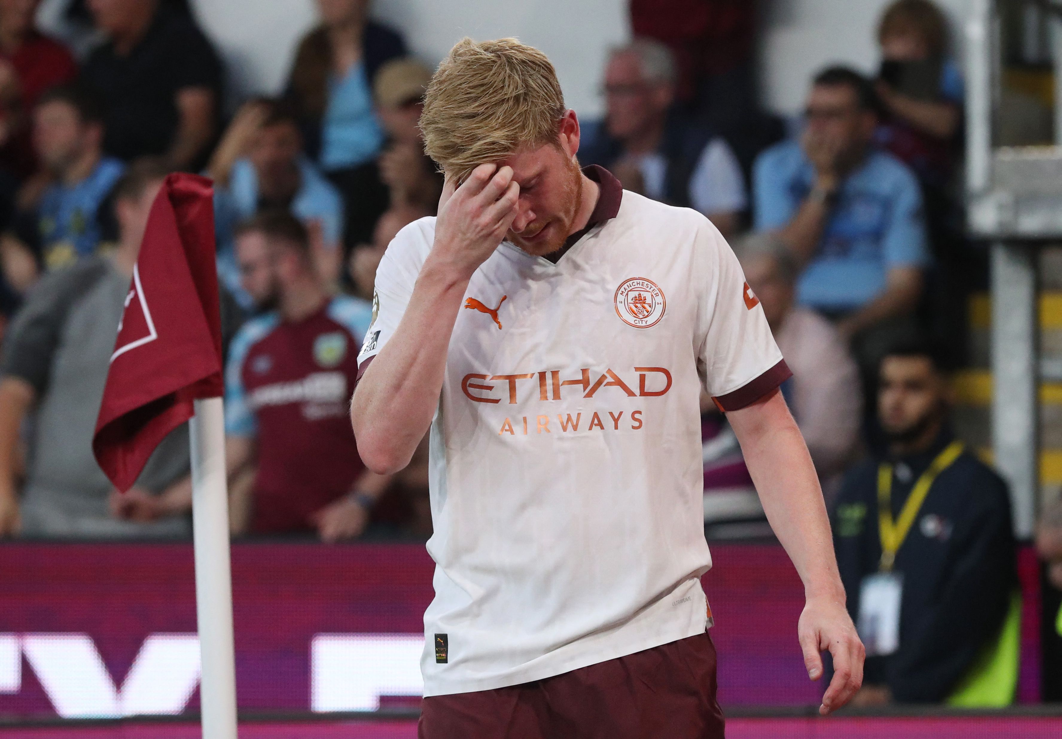 Manchester City's Kevin De Bruyne after being substituted due to injury