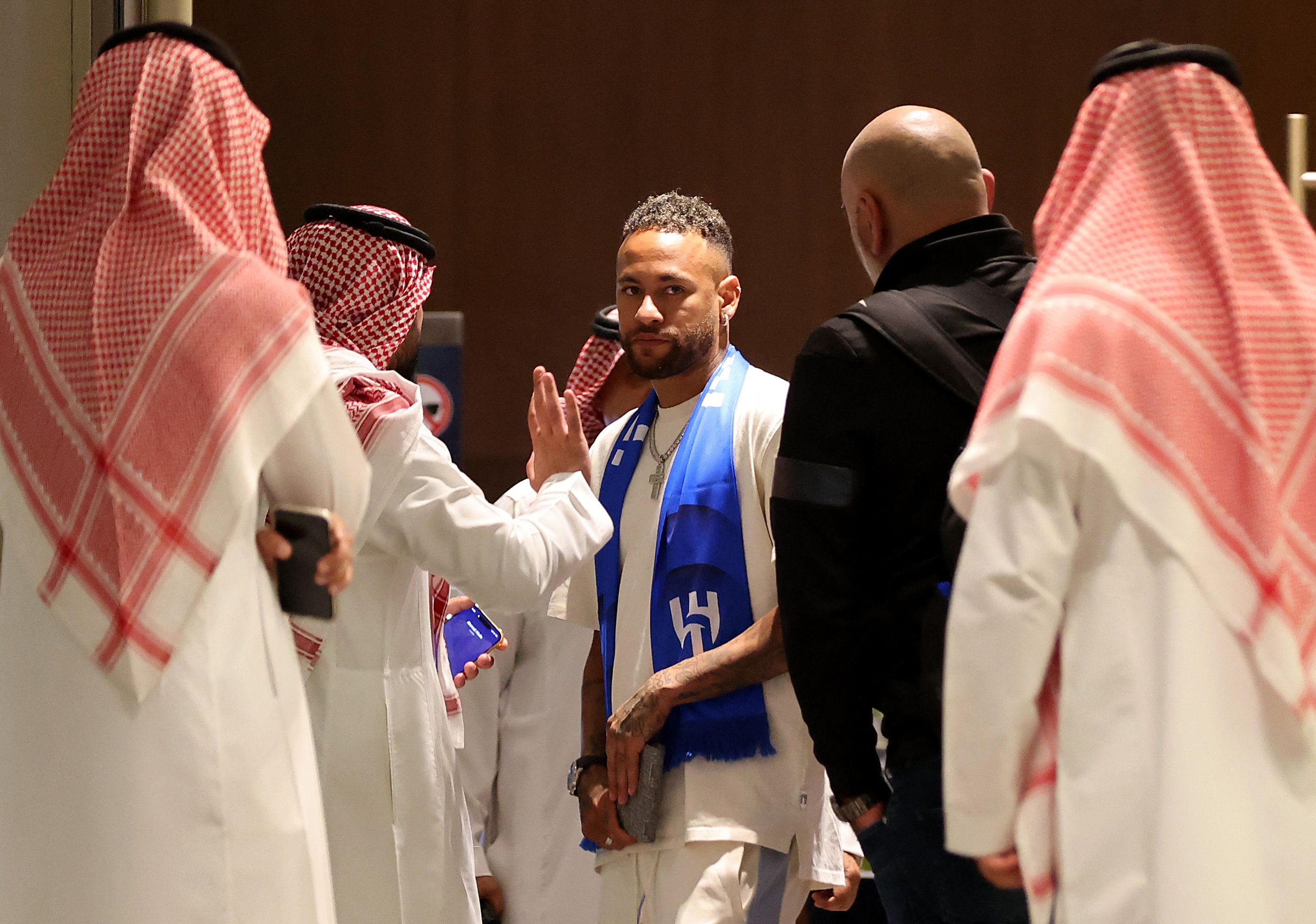 Neymar arrived in Saudi Arabia and is greeted by the board of of Saudi Pro League club Al Hilal